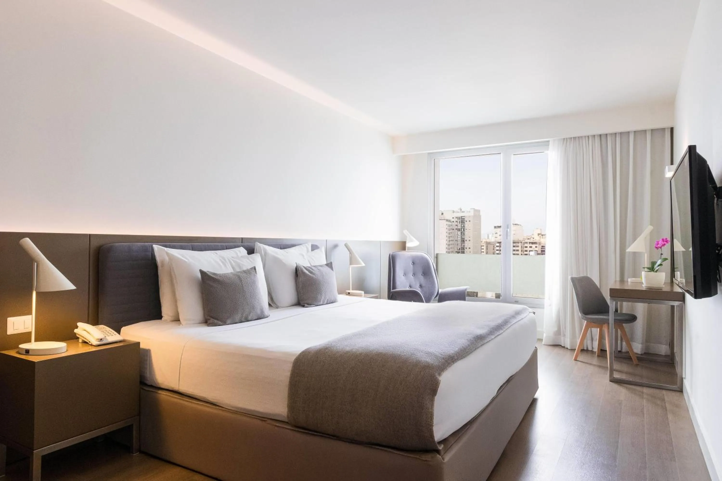 Photo of the whole room, Bed in Dazzler by Wyndham Lima San Isidro