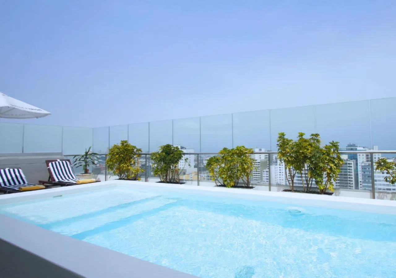Swimming pool in Dazzler by Wyndham Lima San Isidro
