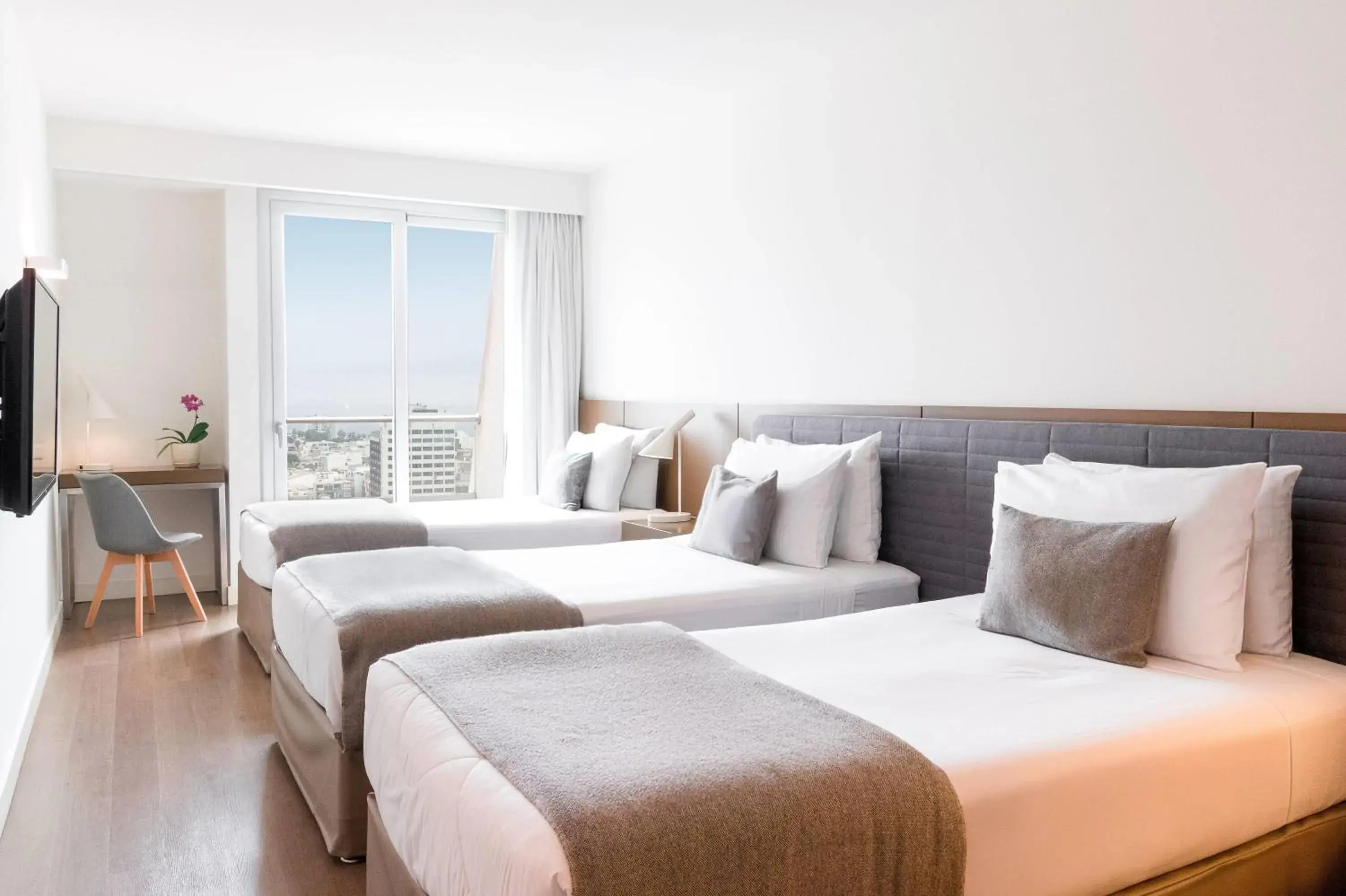 Photo of the whole room, Bed in Dazzler by Wyndham Lima San Isidro Photo of the whole room, Bed in Dazzler by Wyndham Lima San Isidro