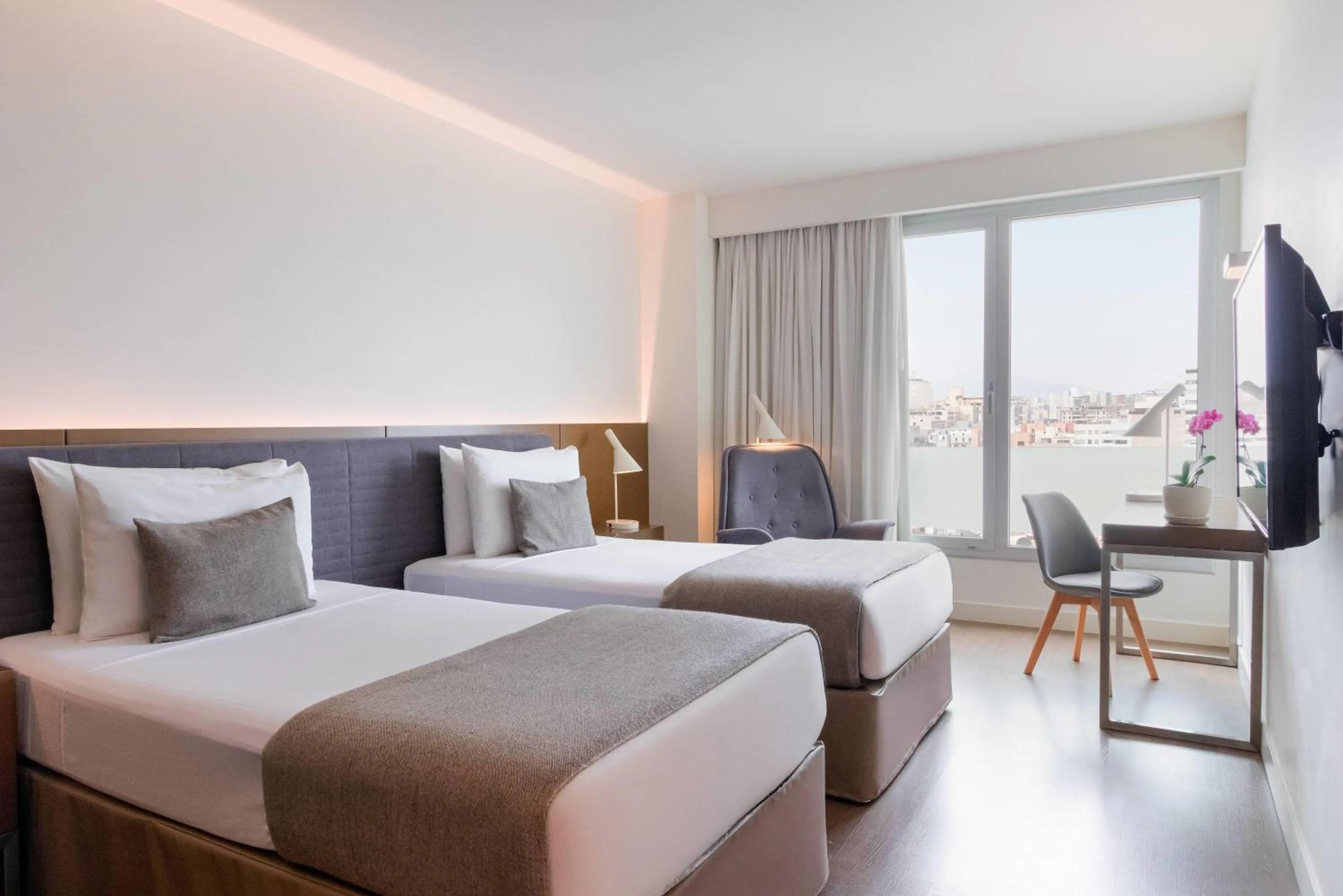 Photo of the whole room, Bed in Dazzler by Wyndham Lima San Isidro