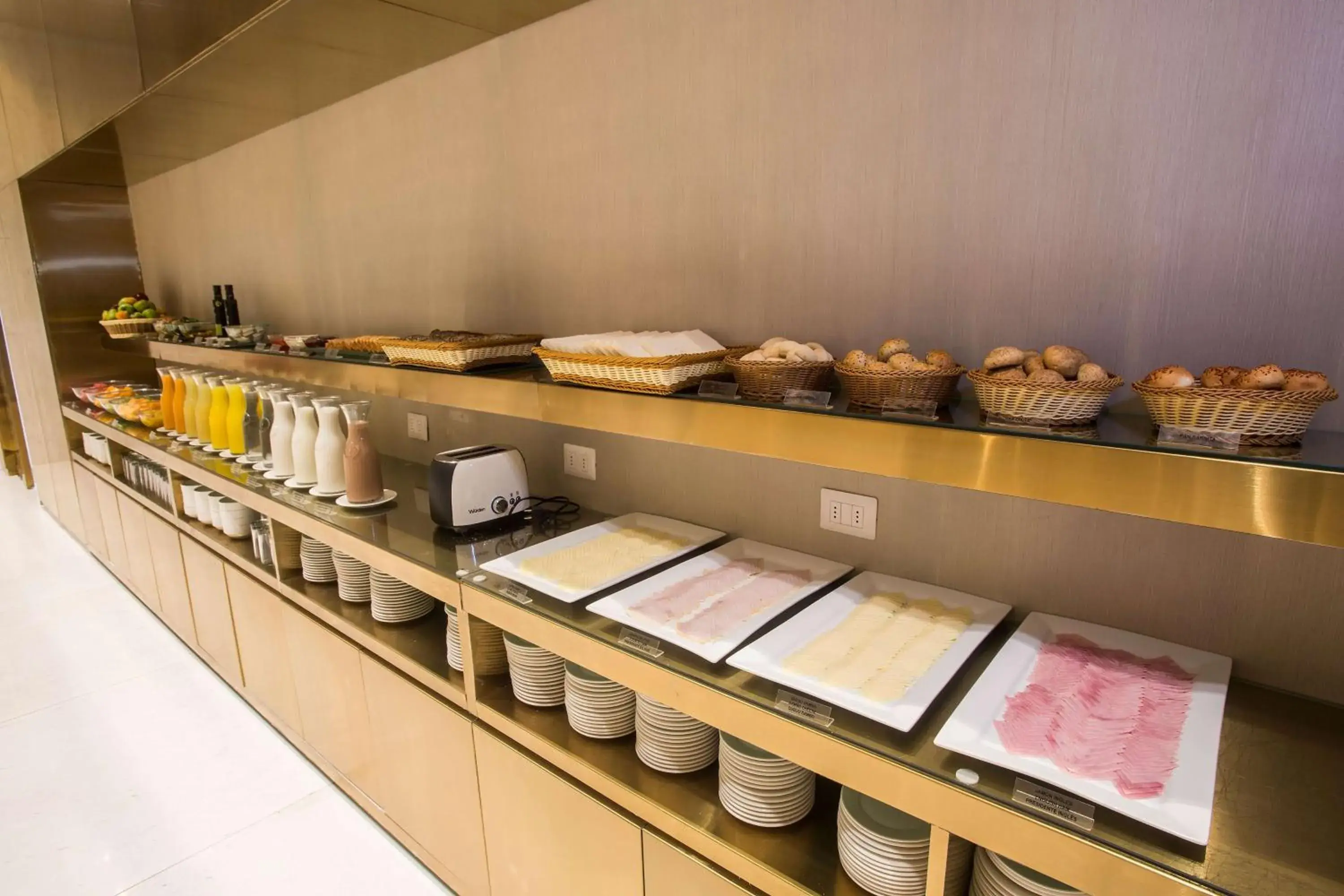 Restaurant/places to eat in Dazzler by Wyndham Lima San Isidro Restaurant/places to eat in Dazzler by Wyndham Lima San Isidro