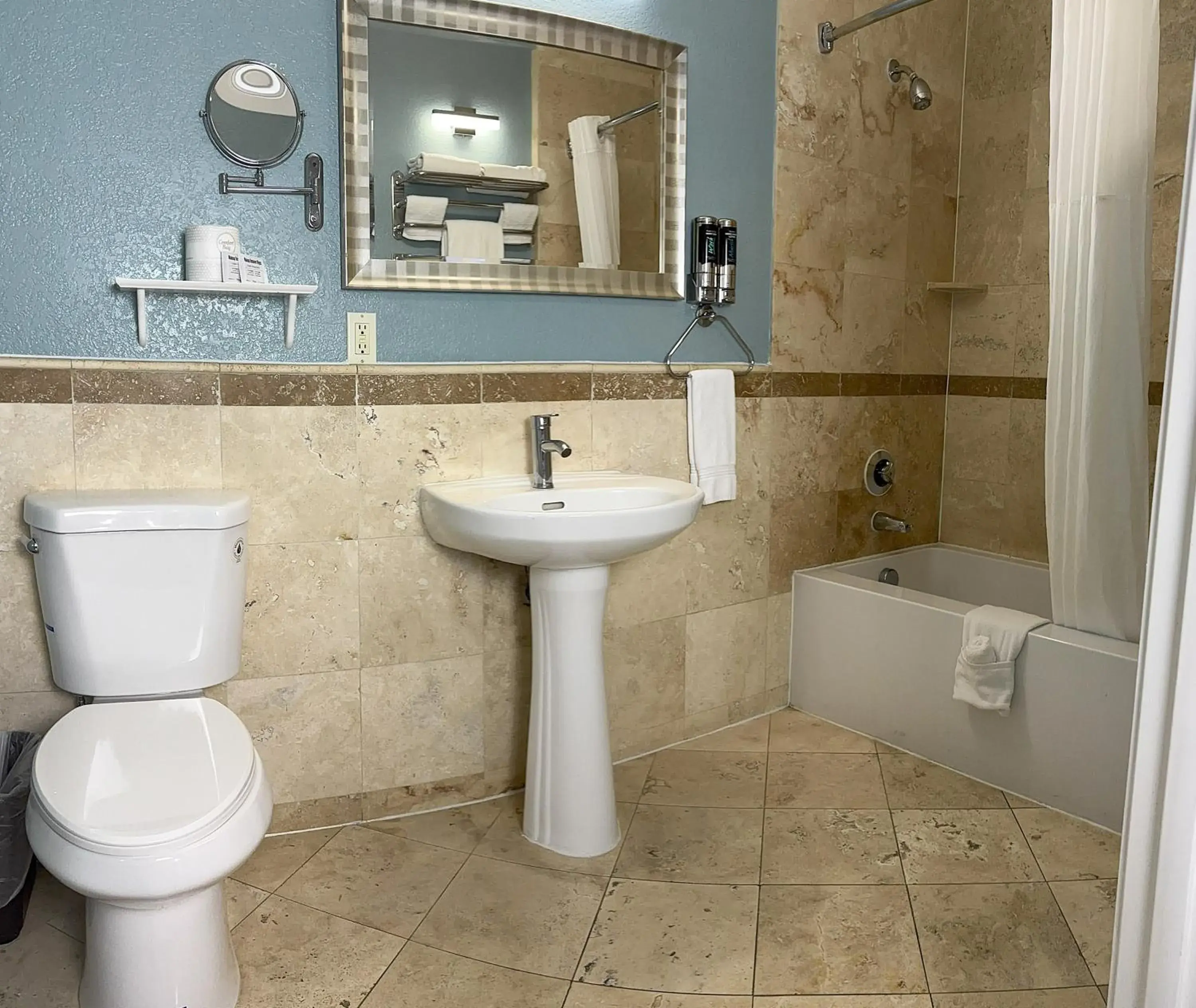 Deluxe Queen Studio in Porto Vista Hotel In Little Italy Deluxe Queen Studio in Porto Vista Hotel In Little Italy