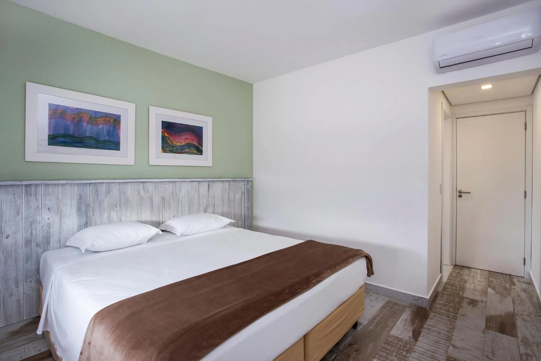 Bed in Ilhabela Beach Residences