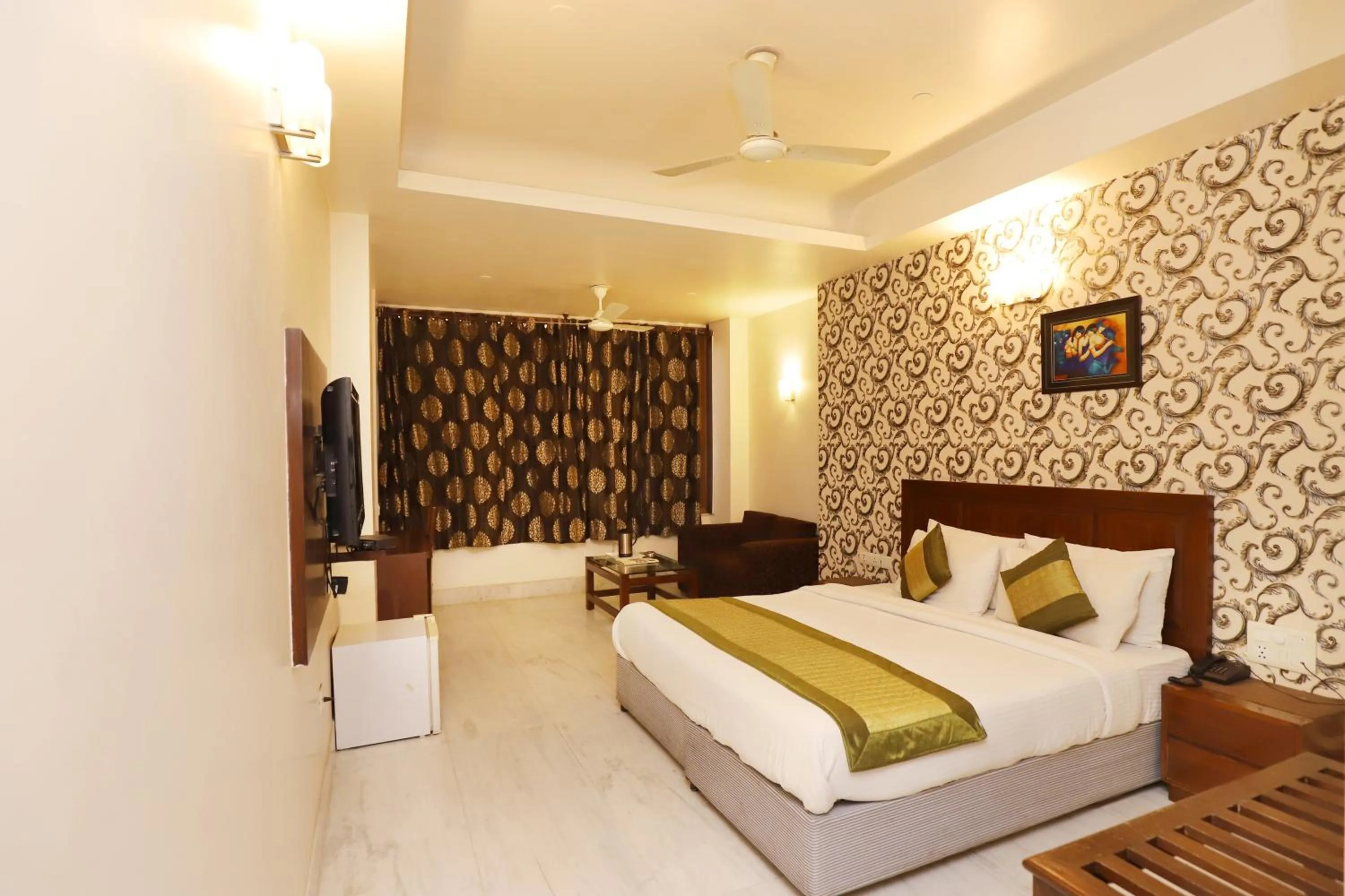 Photo of the whole room, Bed in Hotel Shanti Villa- New Delhi Railway Station