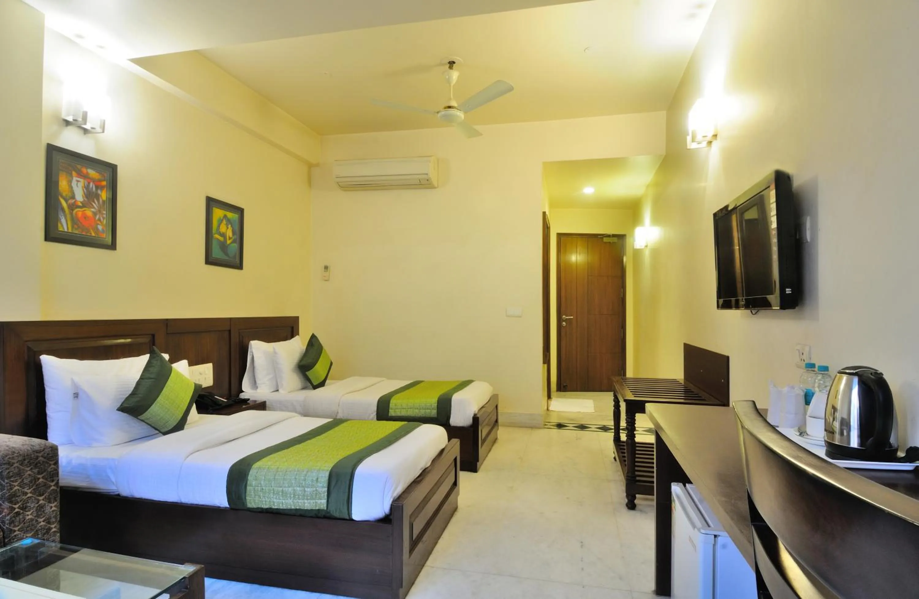 Bedroom, Bed in Hotel Shanti Villa- New Delhi Railway Station