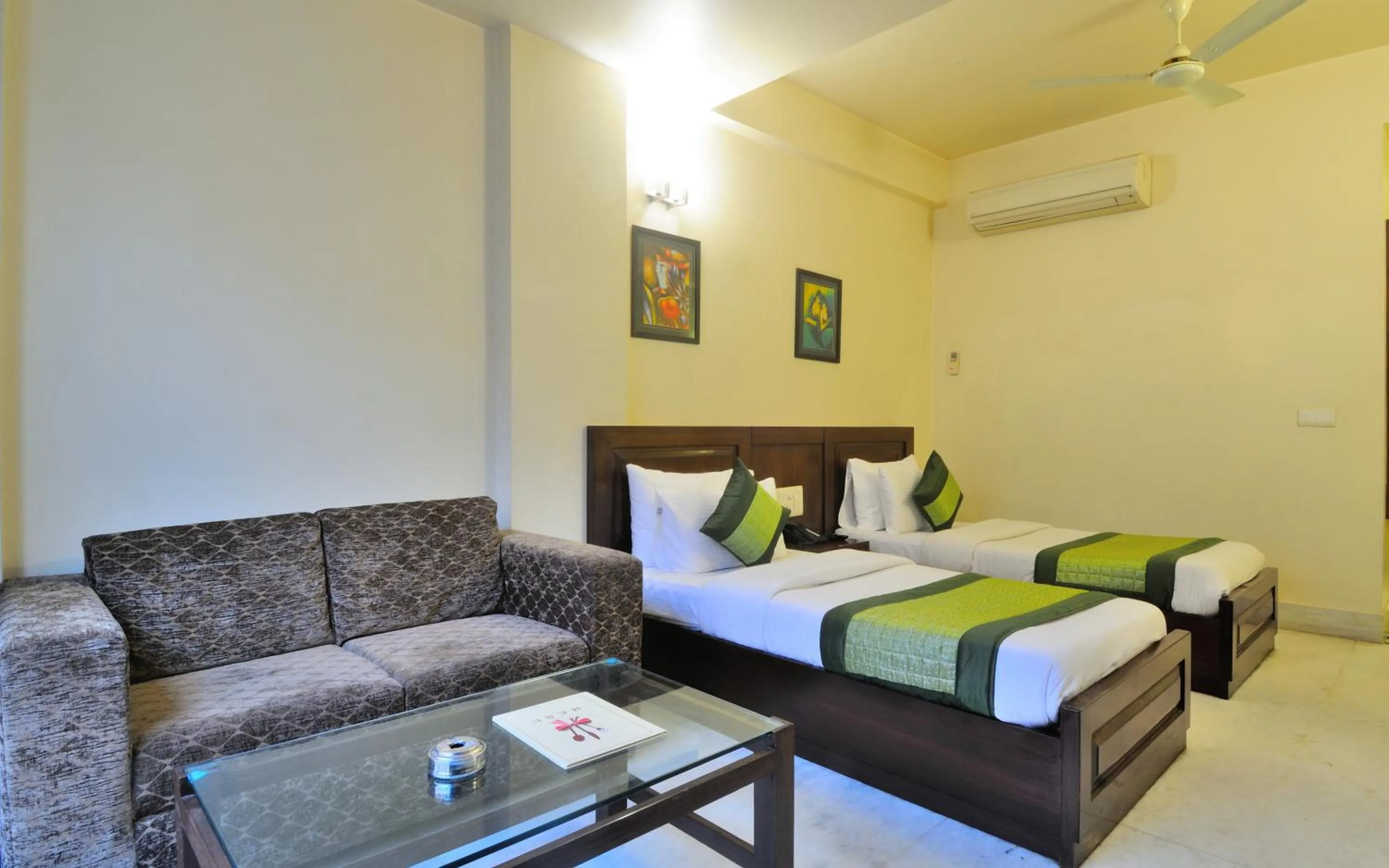 Bedroom, Bed in Hotel Shanti Villa- New Delhi Railway Station