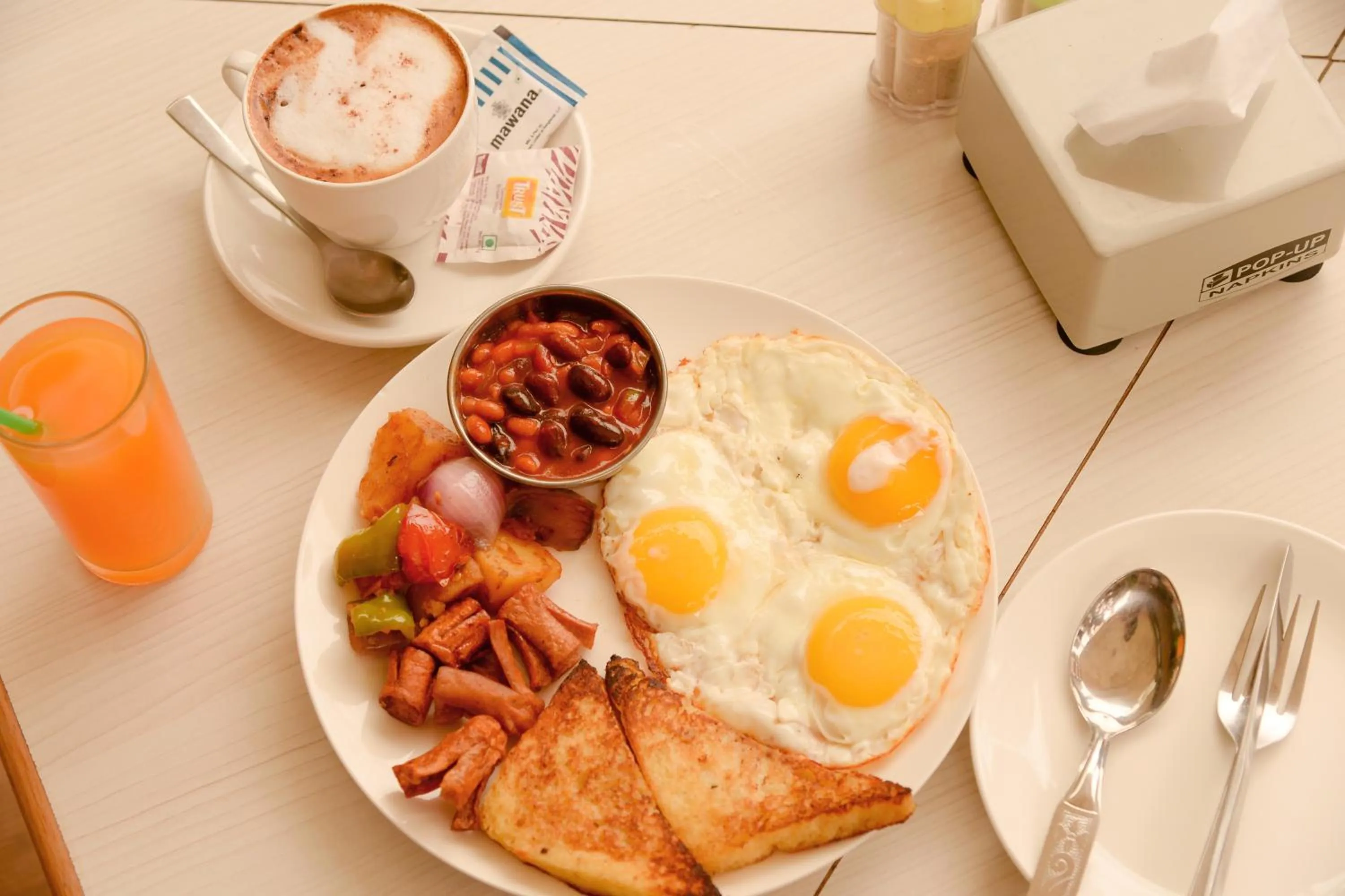 American breakfast in Hotel Shanti Villa- New Delhi Railway Station