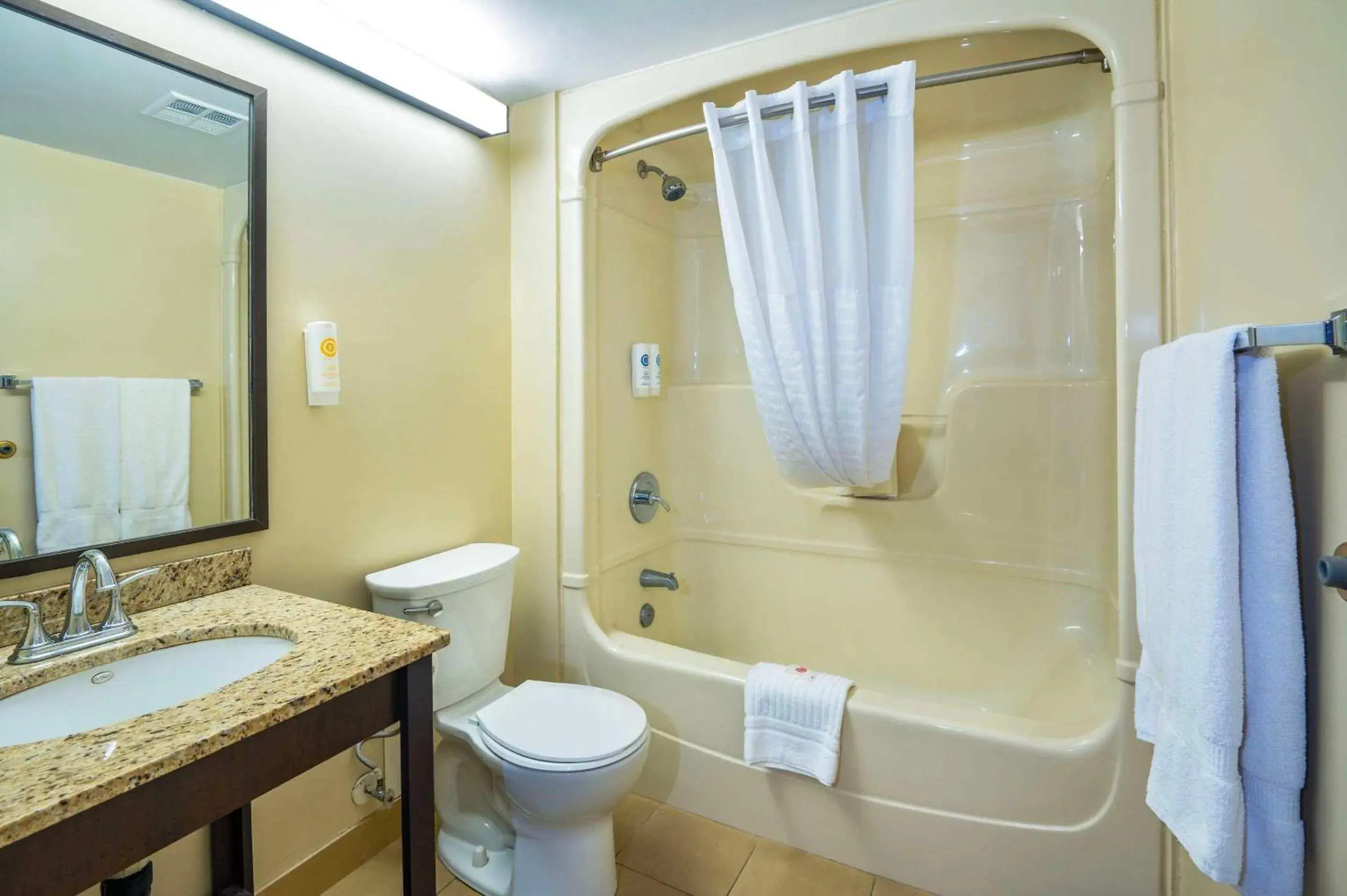 Bedroom in Comfort Inn Bedroom in Comfort Inn