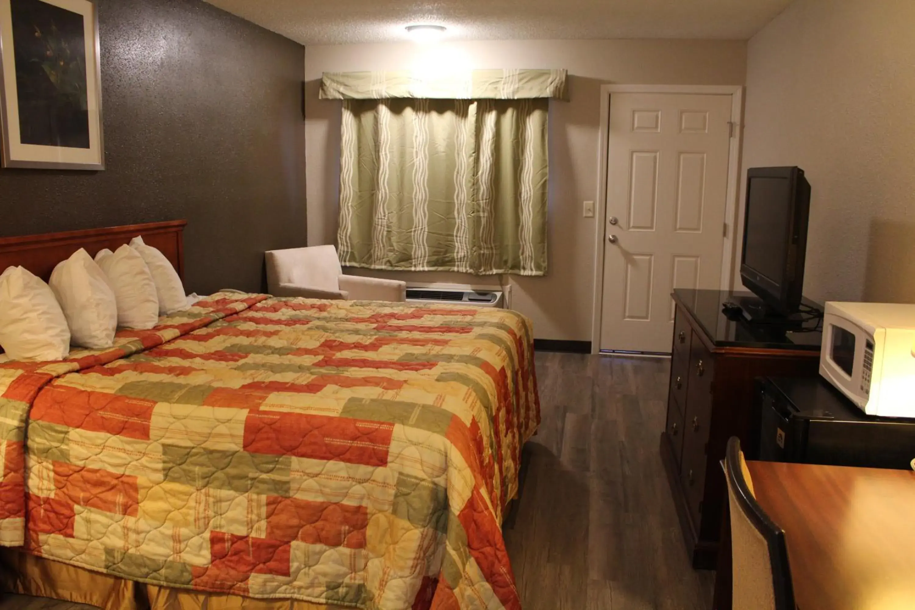 Bed in Regency Inn Bed in Regency Inn