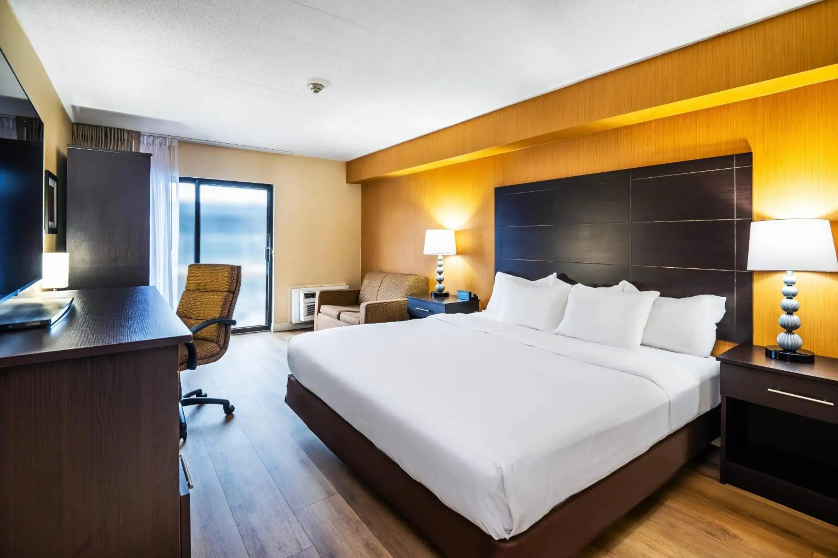 Bedroom, Bed in Quality Inn Bedroom, Bed in Quality Inn