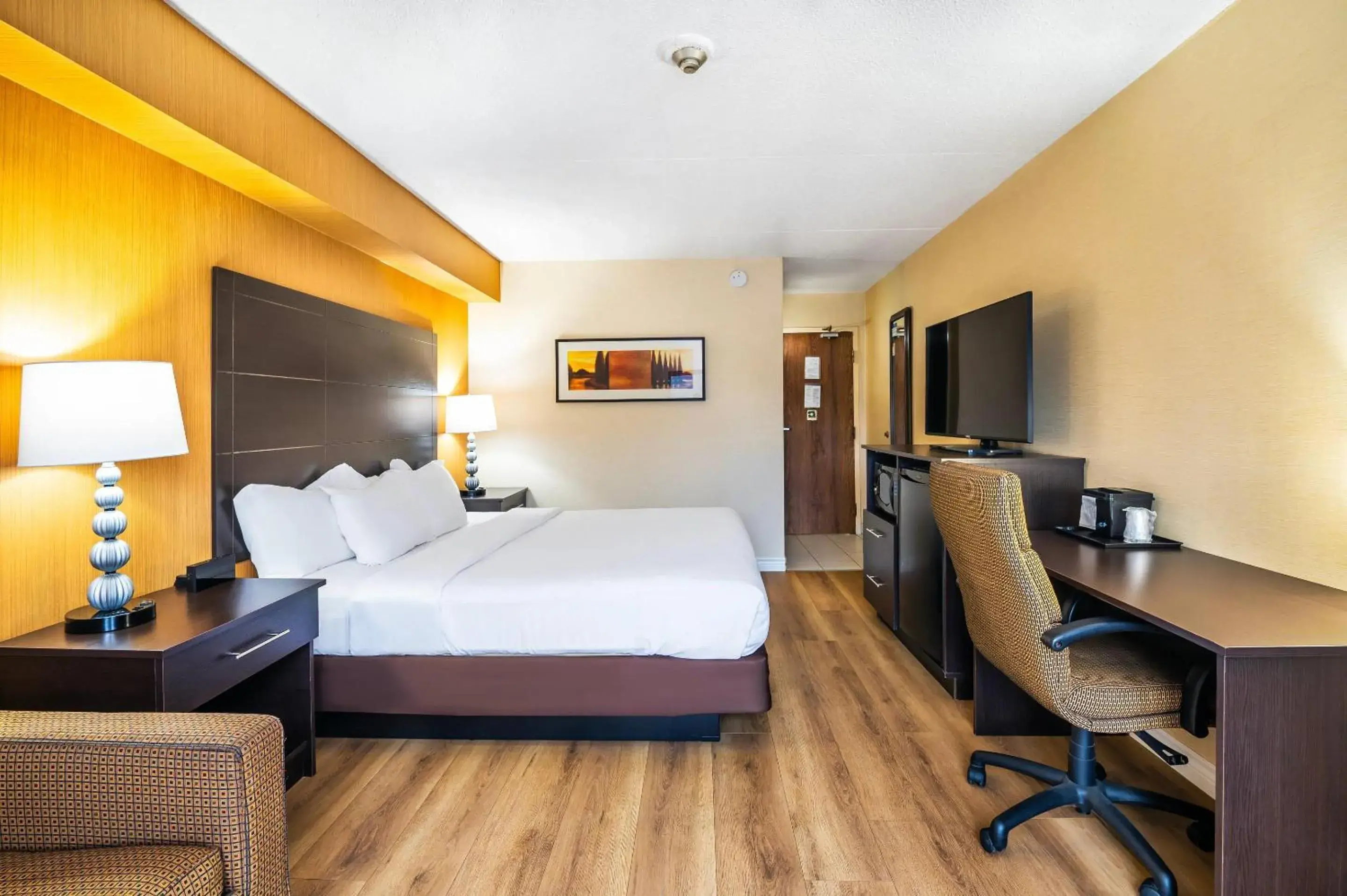 Bedroom, Bed in Quality Inn Bedroom, Bed in Quality Inn