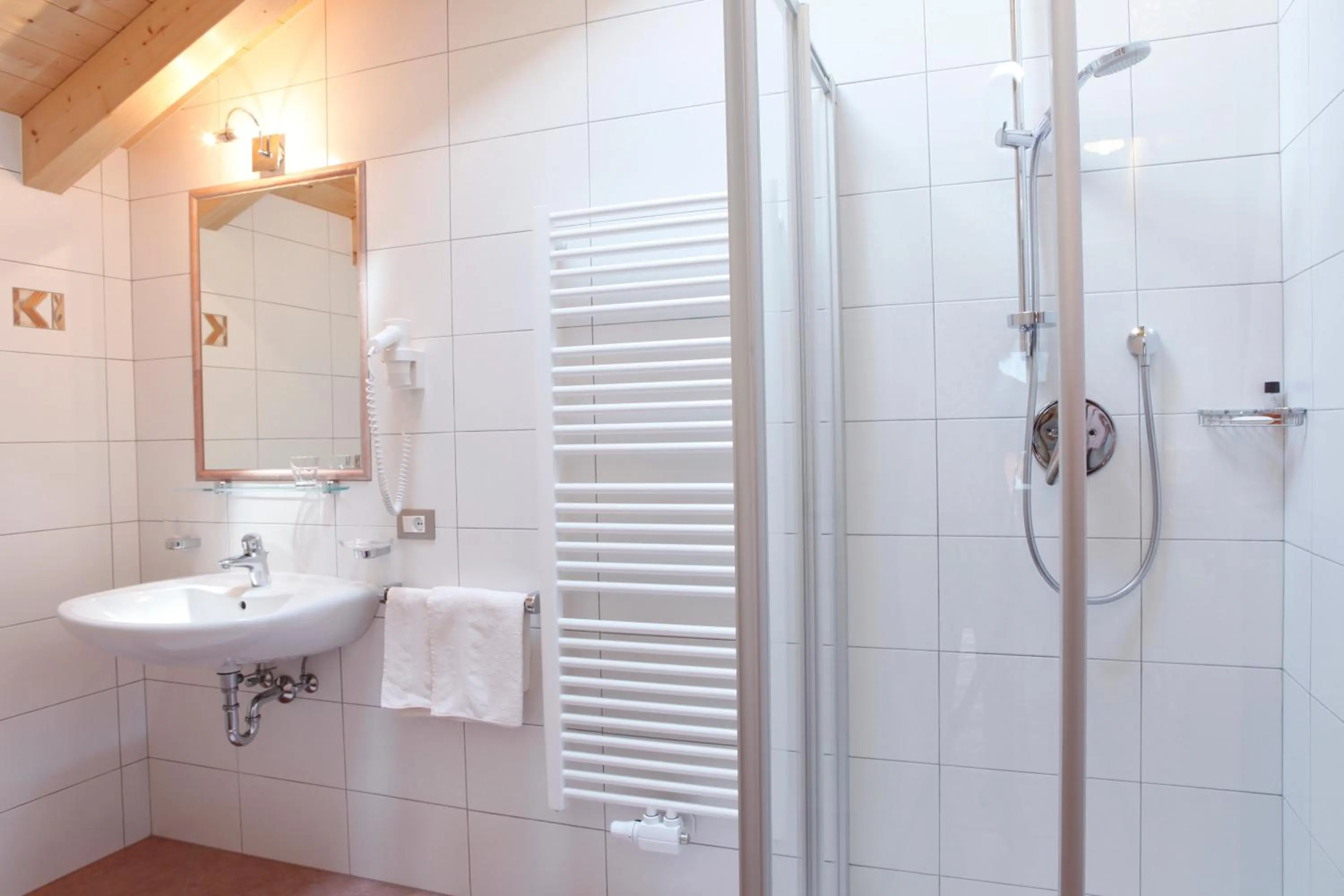Shower in Garnì Iosc