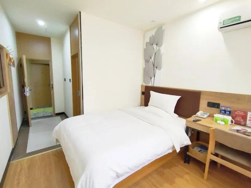 Bed in Greentree Inn Nanjing Shanxi Road Cloth City Business Hotel