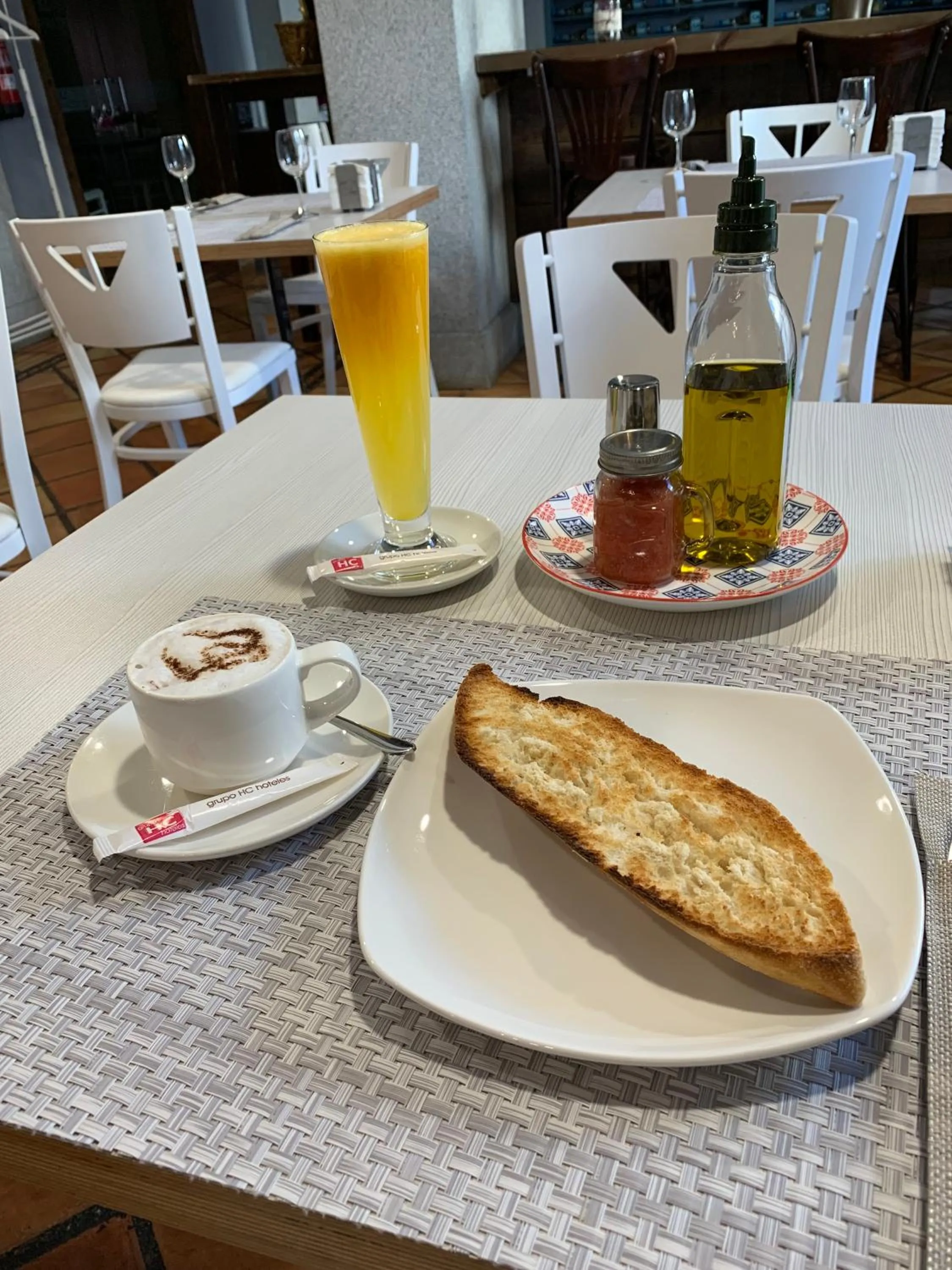 Restaurant/places to eat in Hotel Hc Zoom