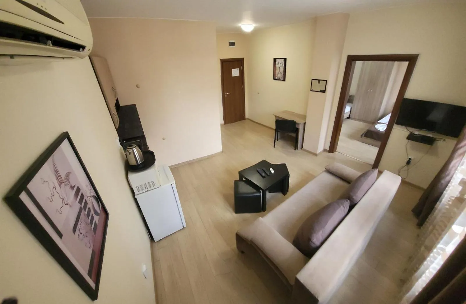 Communal lounge/ TV room in Twain Apart&Rooms