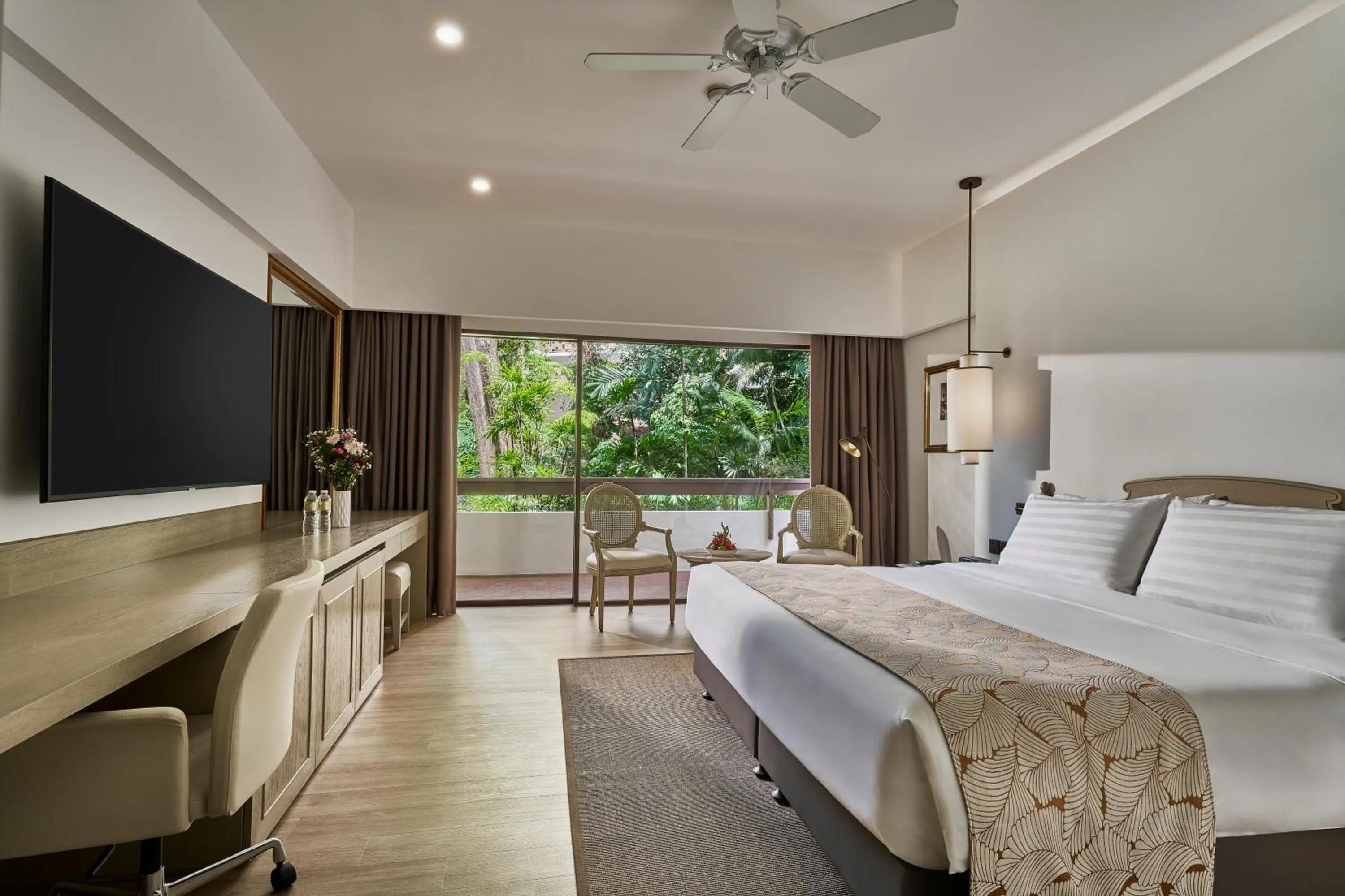 Balcony/Terrace, Bed in Goodwood Park Hotel