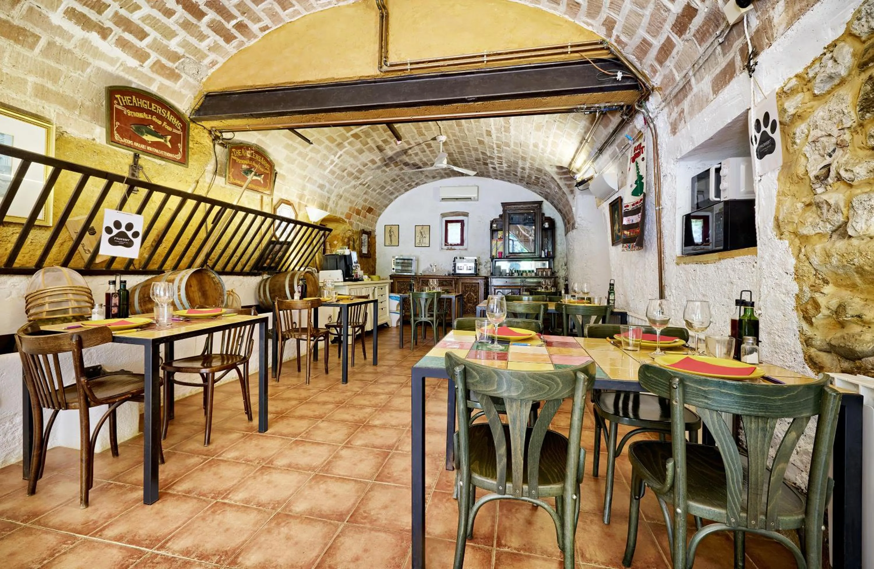 Restaurant/places to eat in Mas Torrencito Pet Friendly