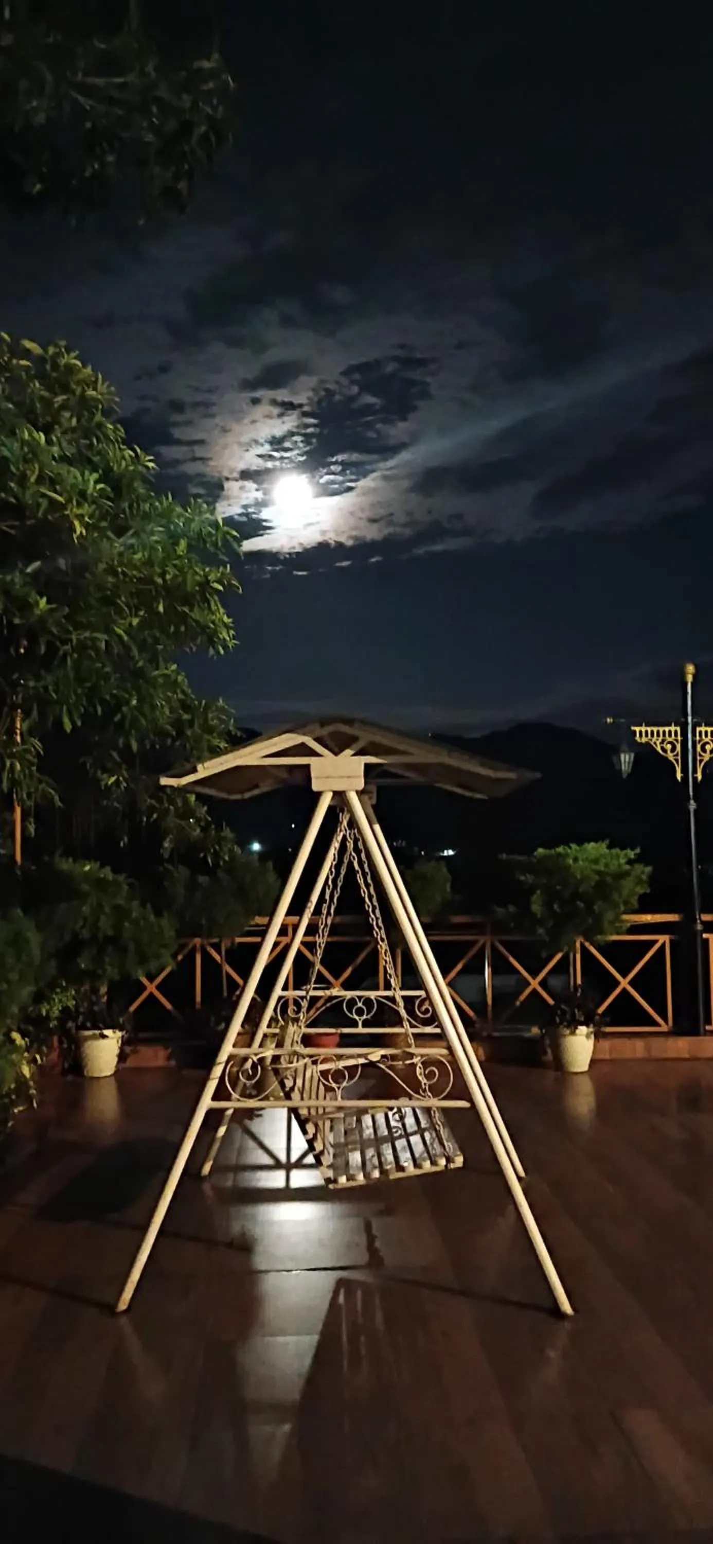 Restaurant/places to eat in Hotel Rajpur Heights