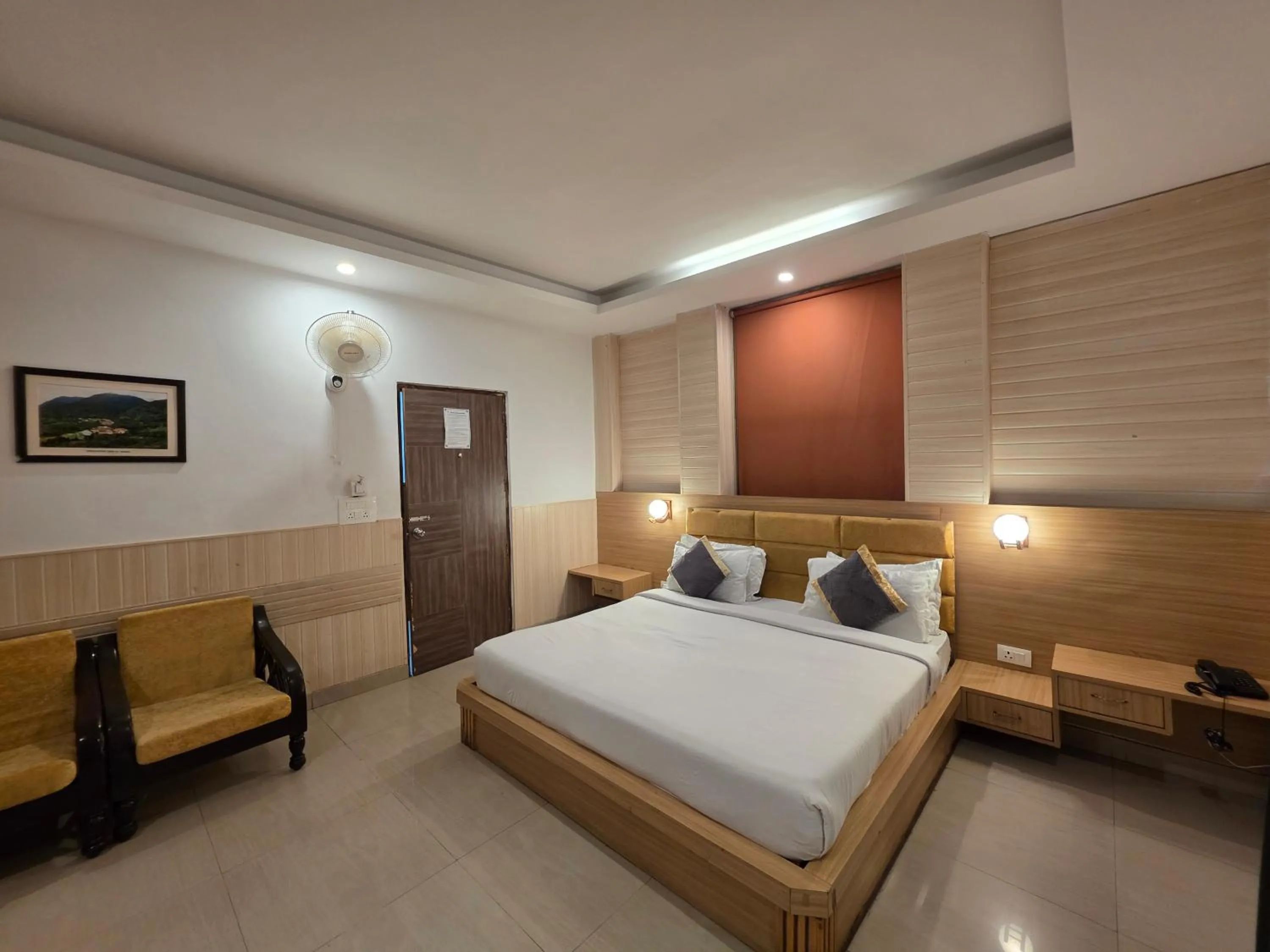 View (from property/room), Bed in Hotel Rajpur Heights