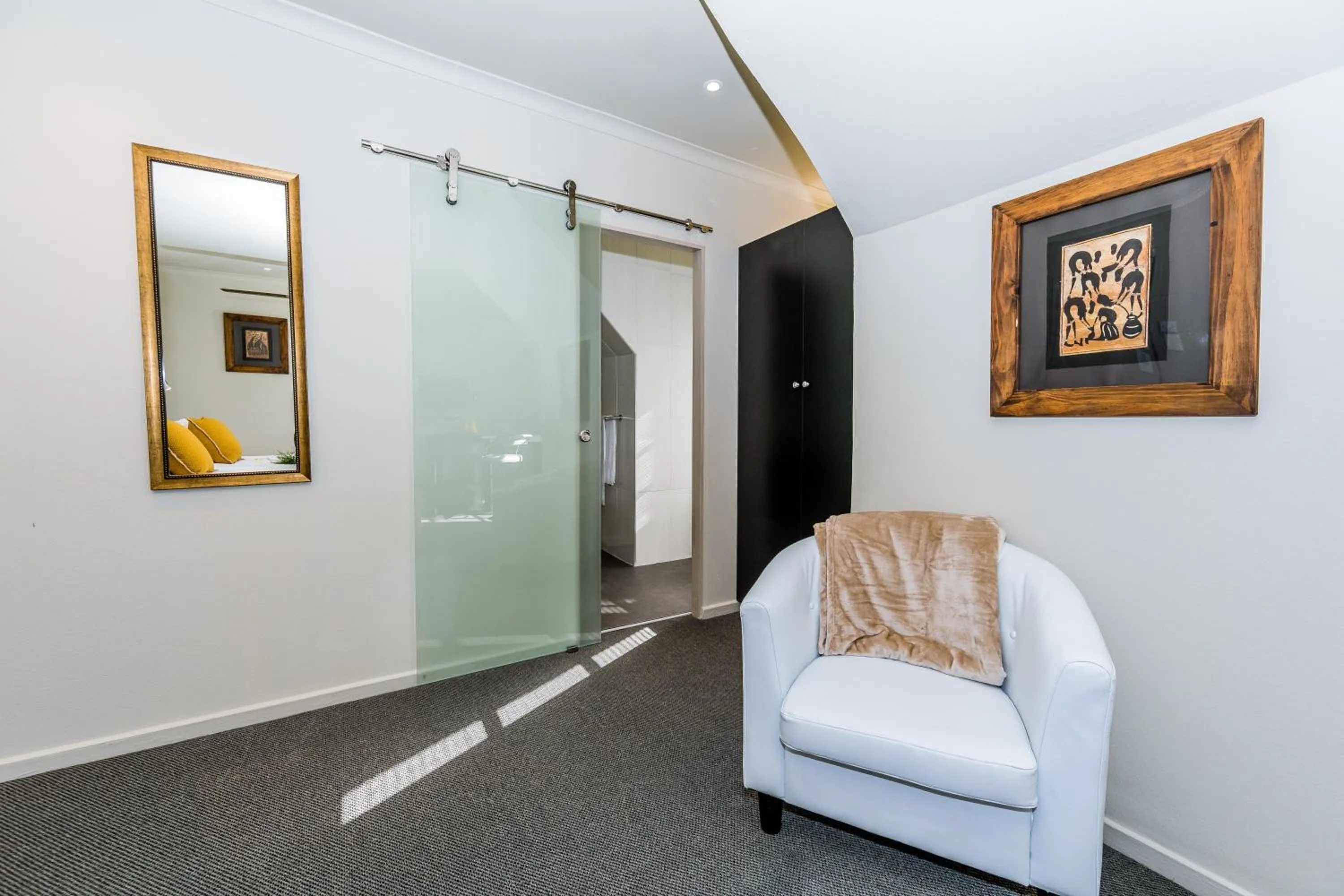 Seating area in Le Petit Chateau Guest House
