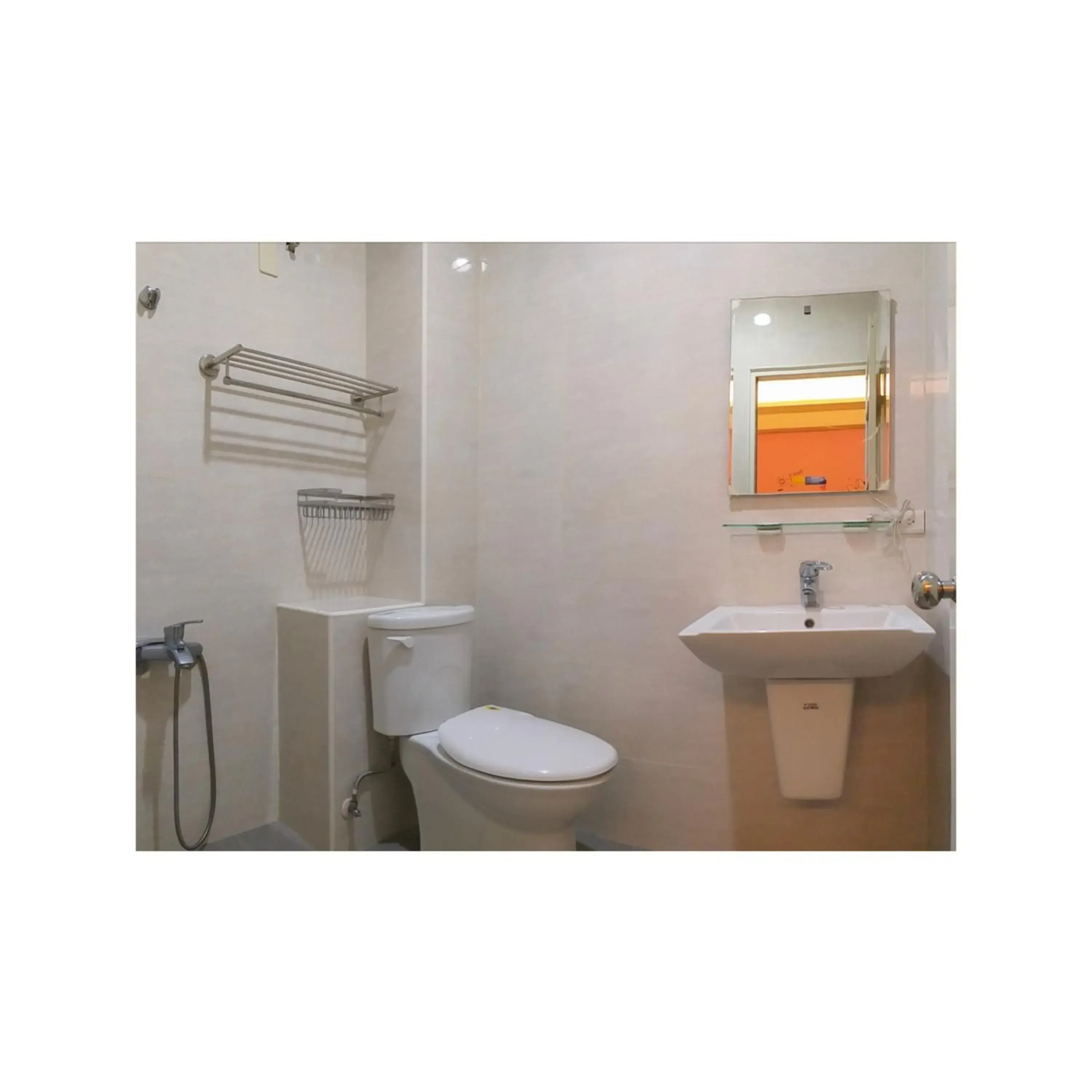 Standard Twin Room - no window in The Sunny Homestay Standard Twin Room - no window in The Sunny Homestay