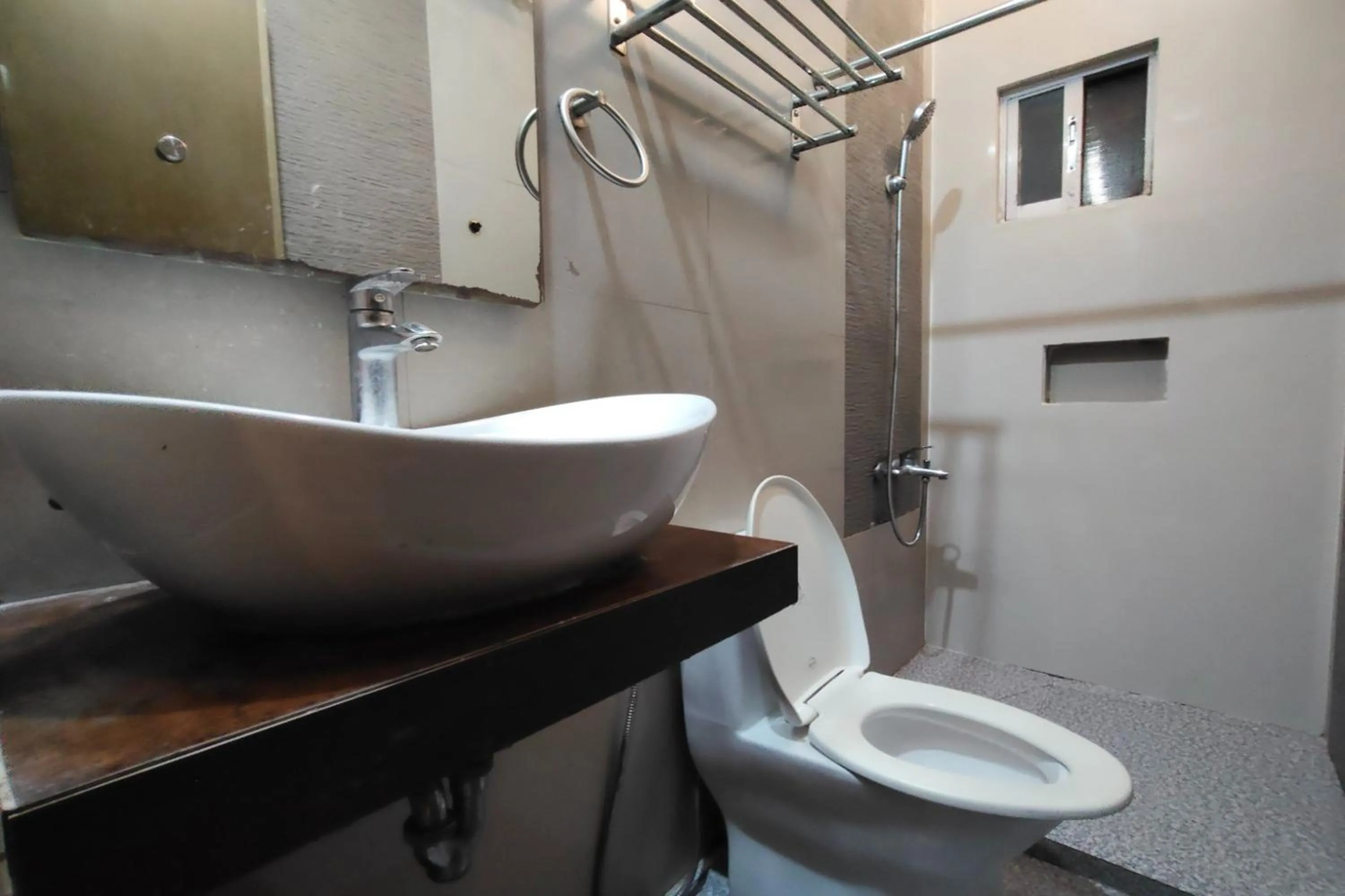 Shower in Taj Guesthouse Boracay