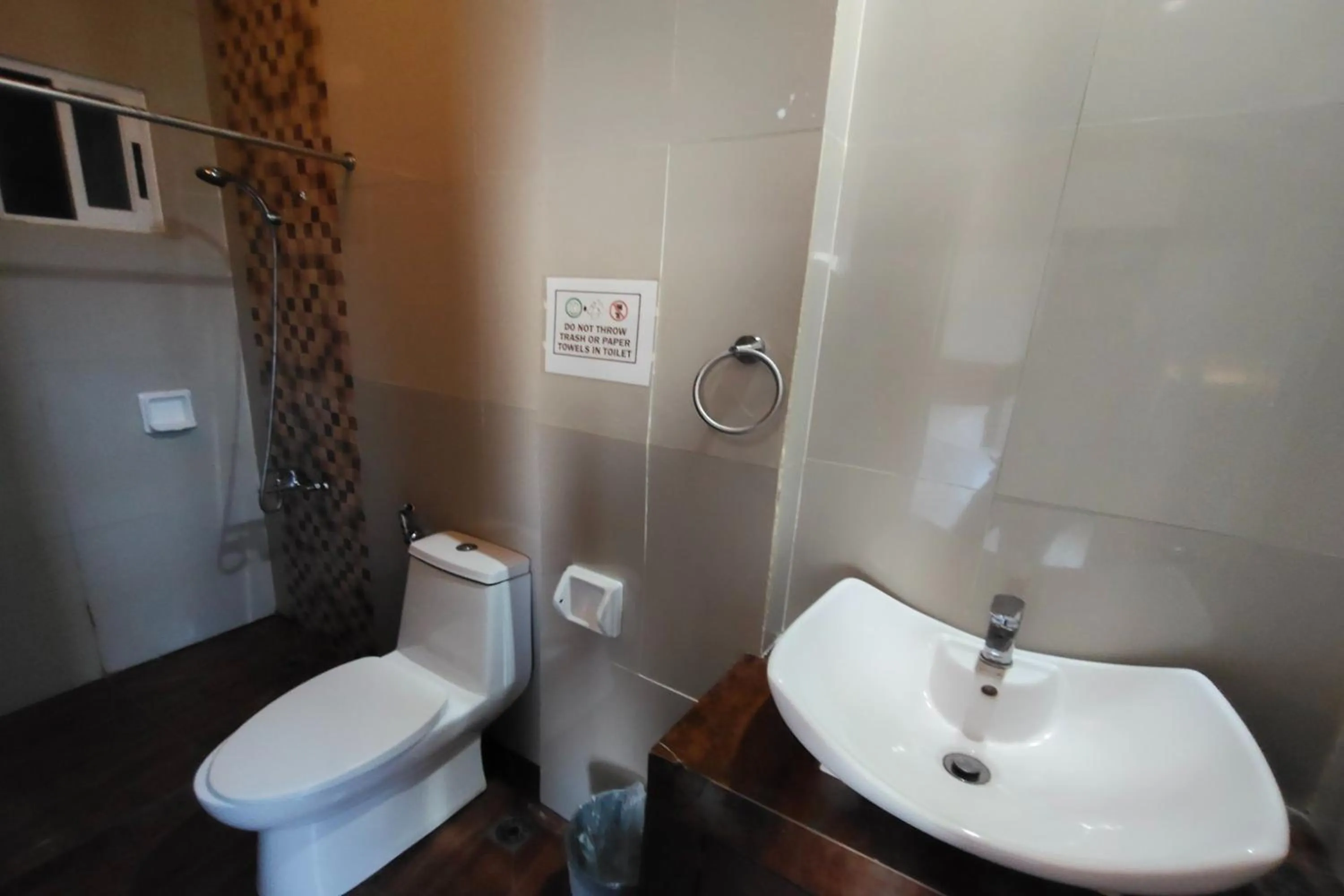 Shower in Taj Guesthouse Boracay