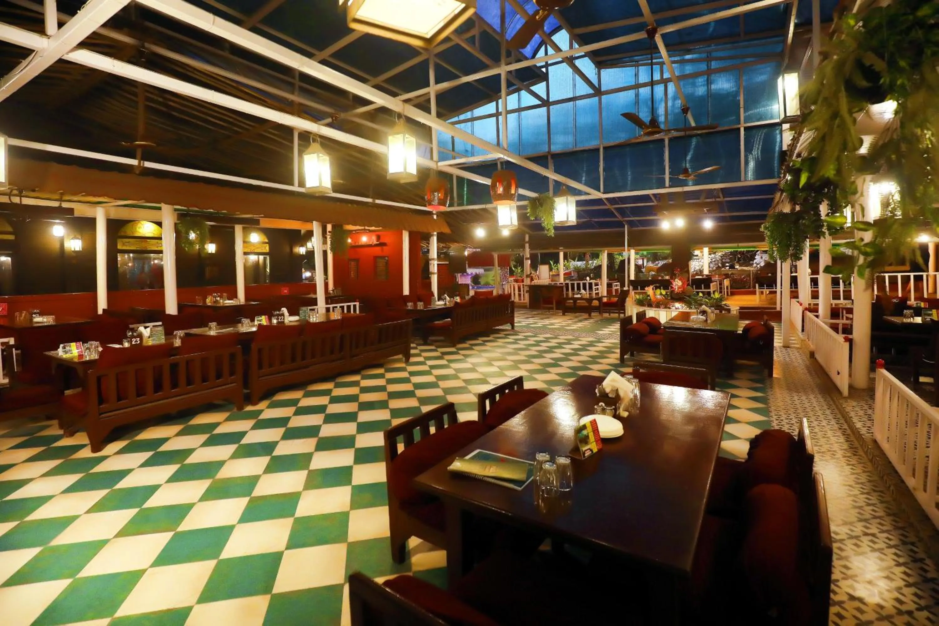 Restaurant/places to eat in Pali Village Resort