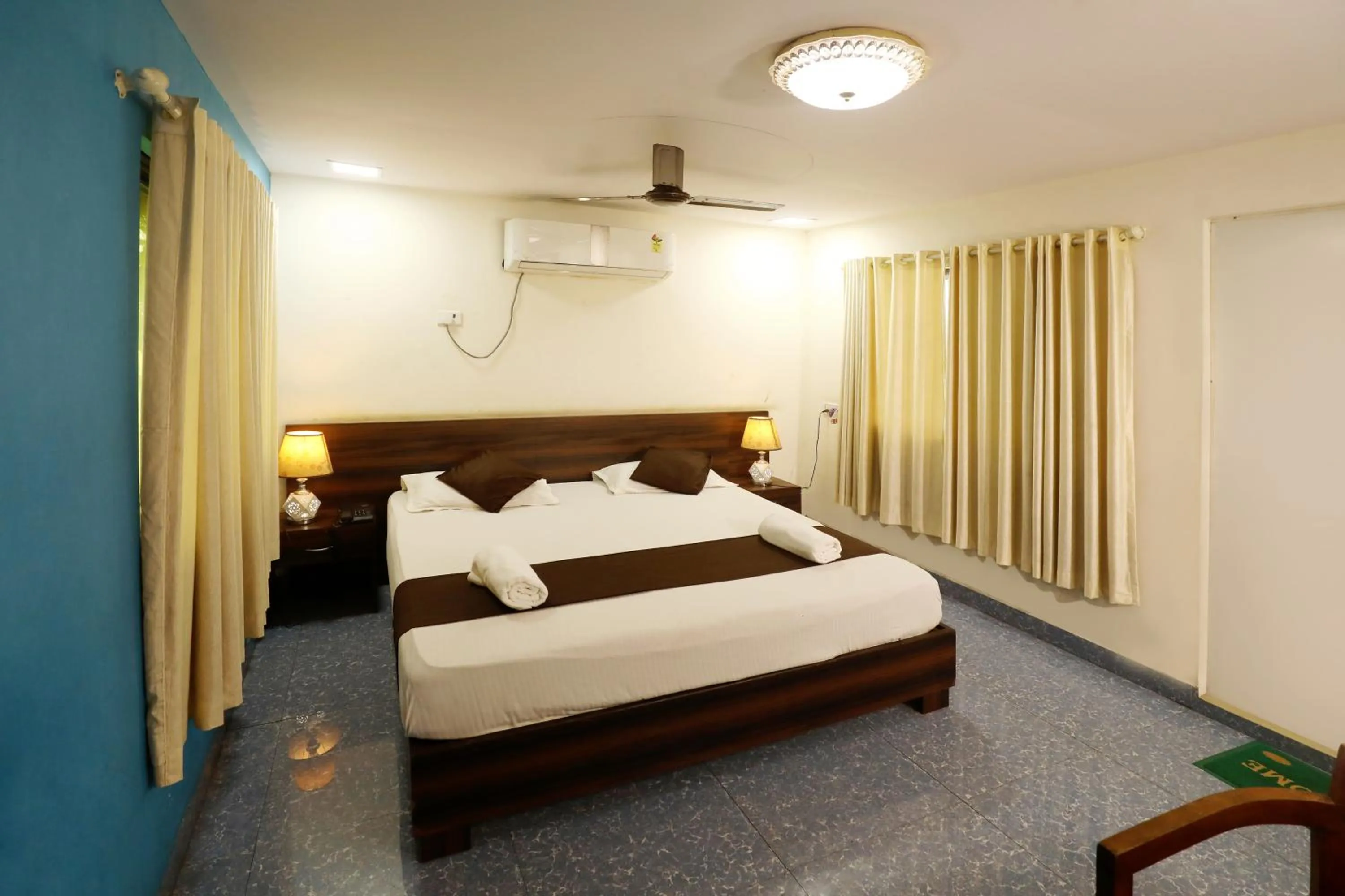 Photo of the whole room in Pali Village Resort