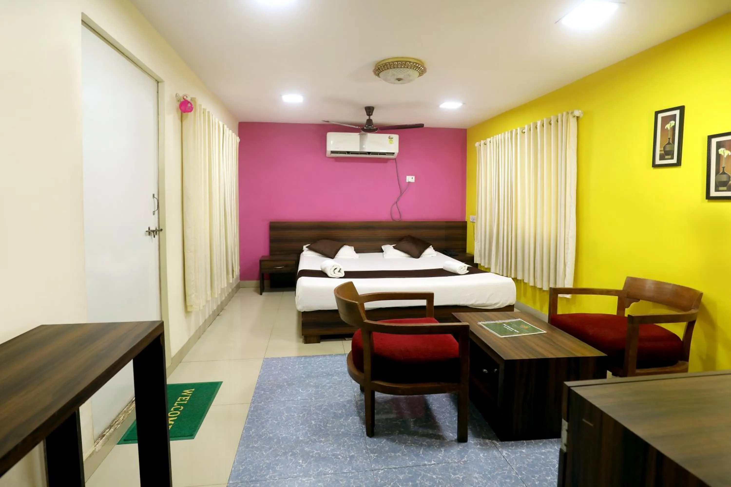 Photo of the whole room in Pali Village Resort