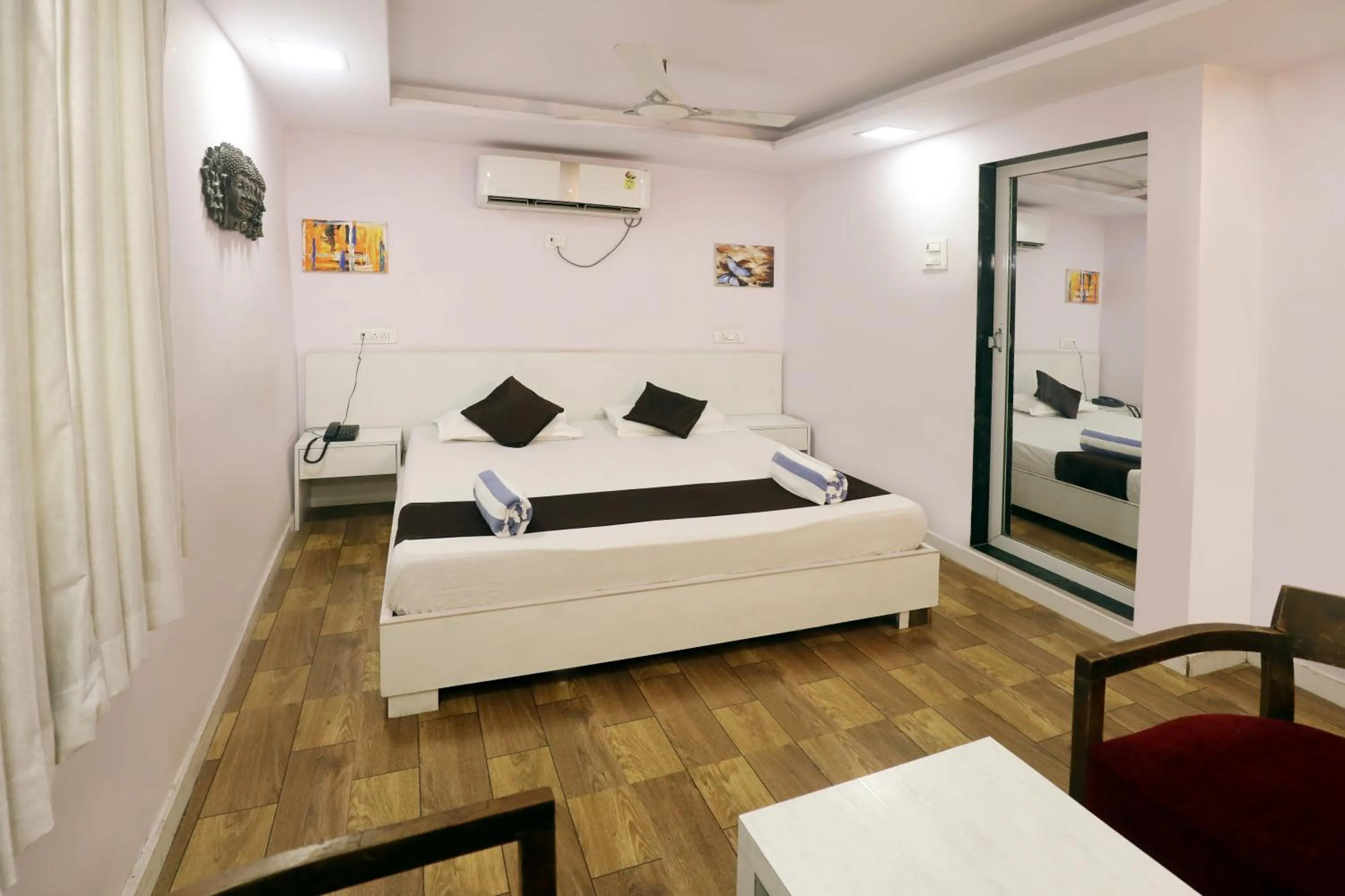 Photo of the whole room in Pali Village Resort