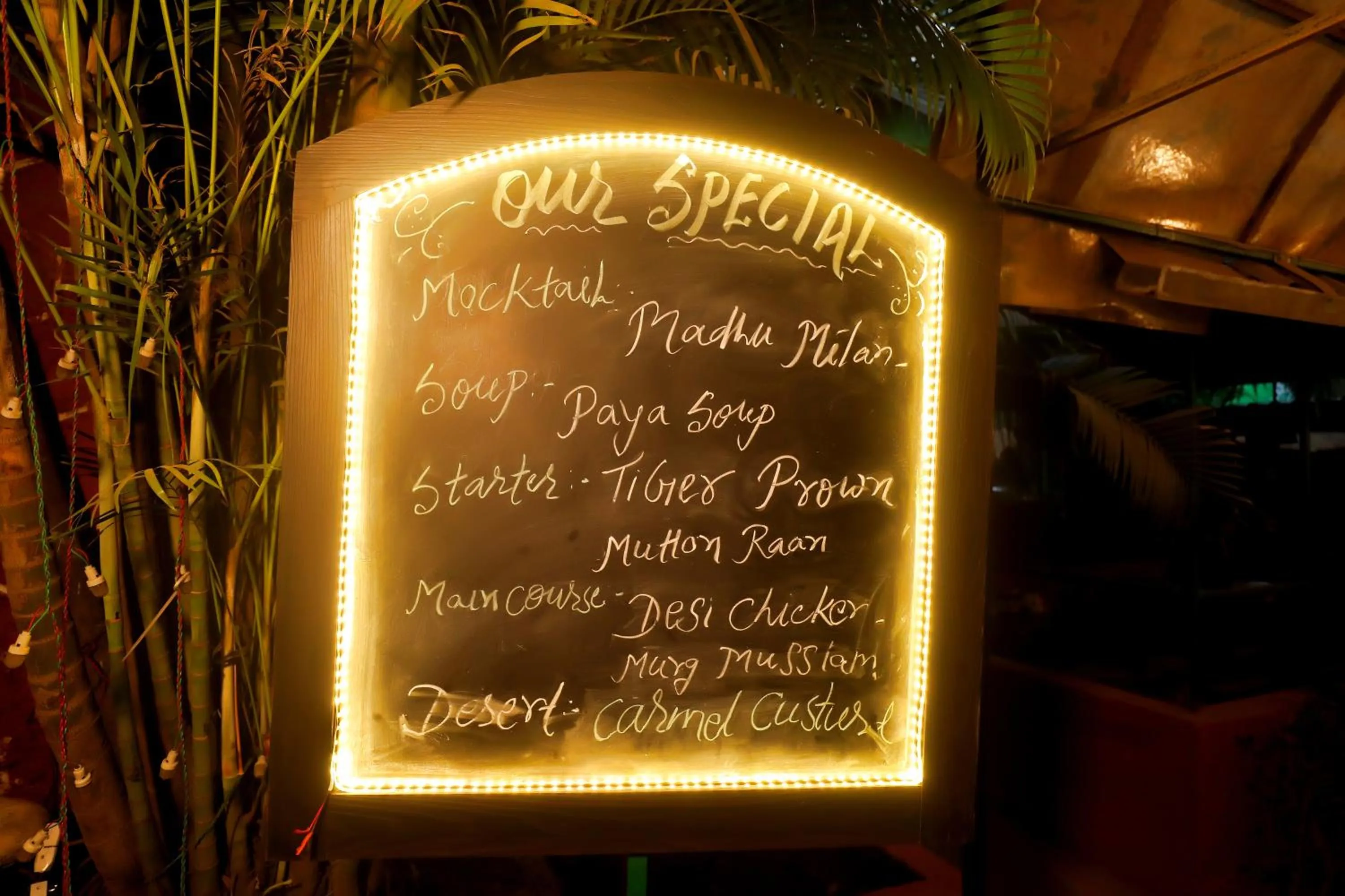 Restaurant/places to eat in Pali Village Resort