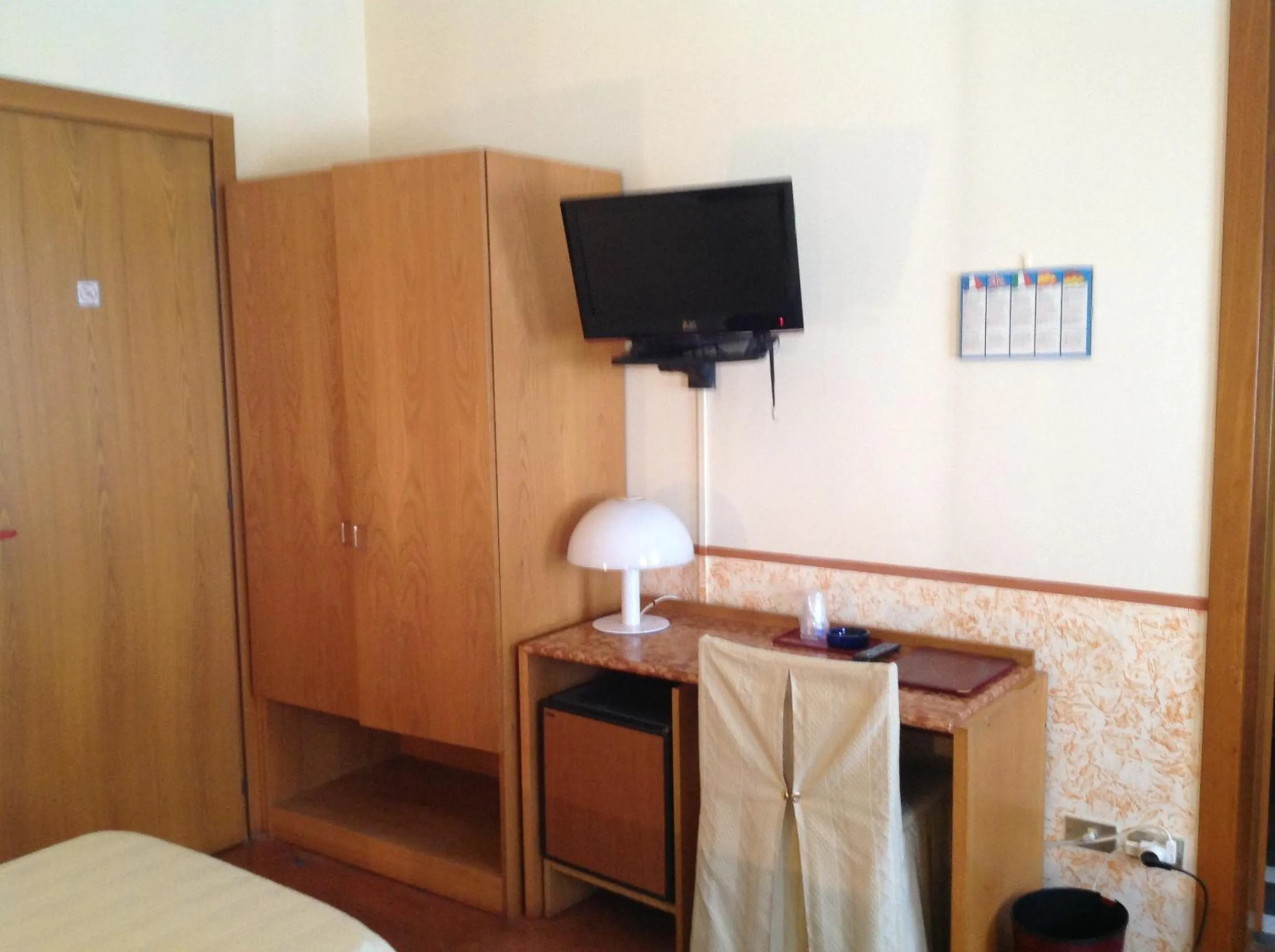 TV and multimedia, Bed in Hotel Roma