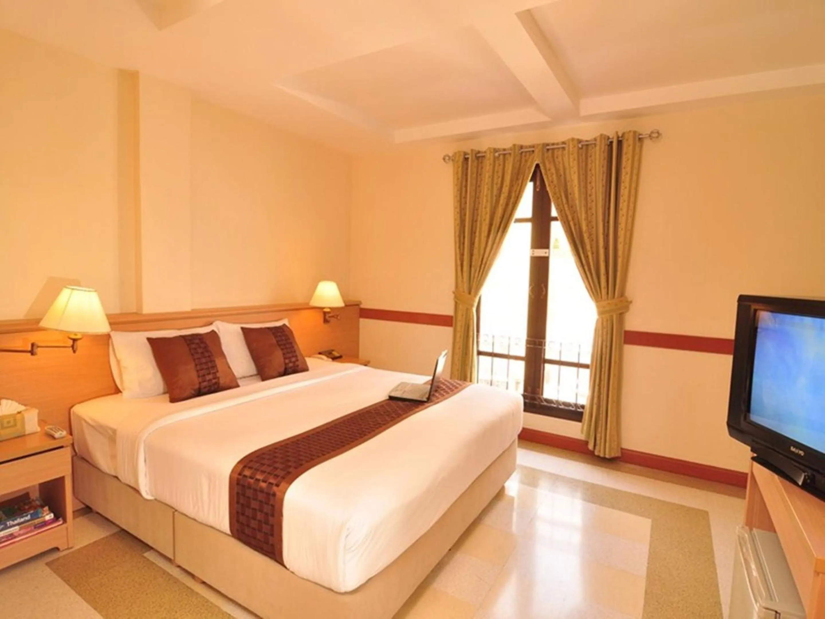 Bed in The Ecotel Bangkok