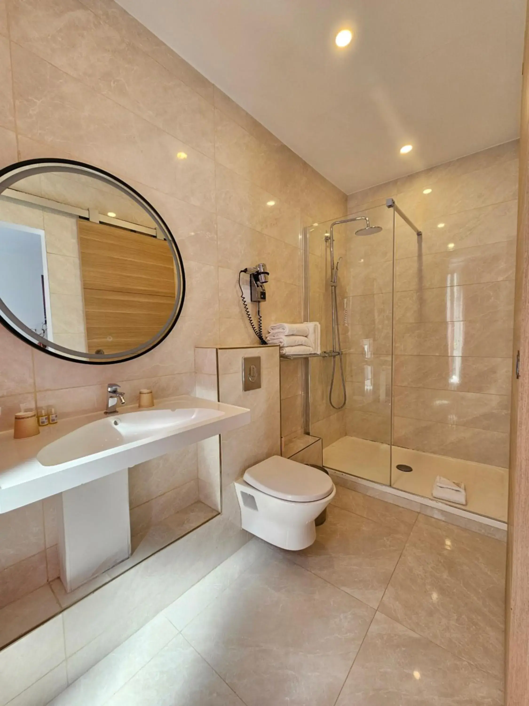 Triple Room in Hotel Le Twelve Triple Room in Hotel Le Twelve