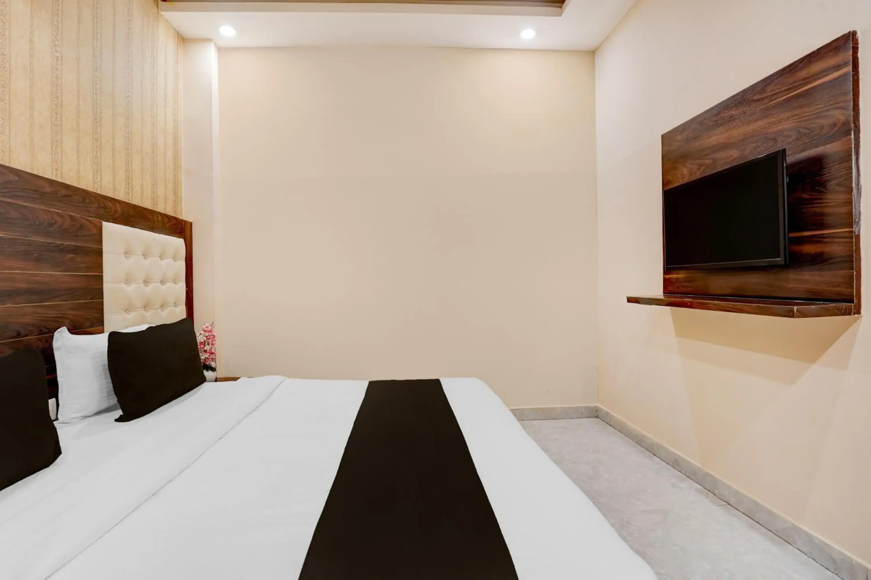 Bedroom, Bed in Townhouse Oak Dehradun Court Formerly GK Residency Bedroom, Bed in Townhouse Oak Dehradun Court Formerly GK Residency