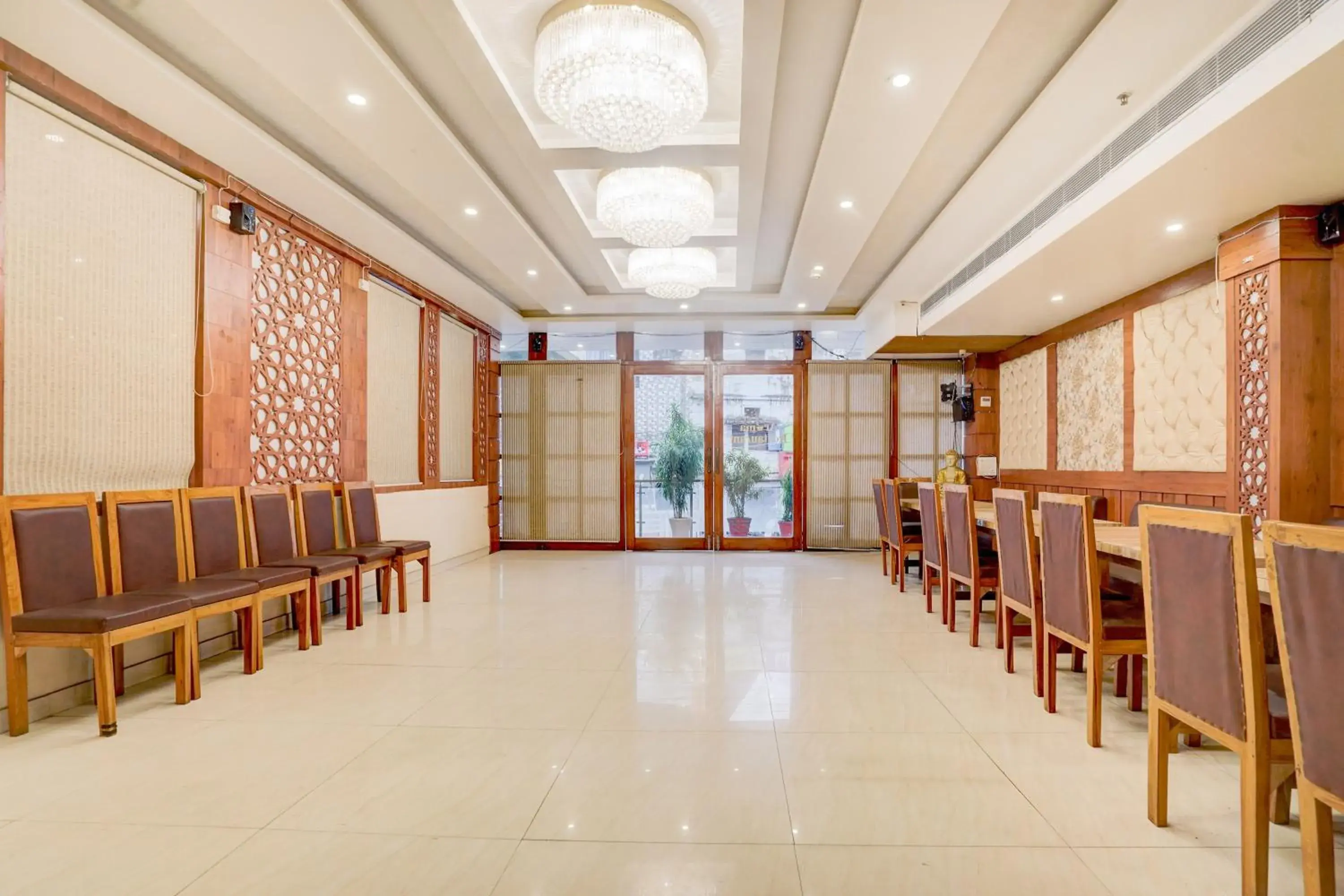 Restaurant/places to eat in Townhouse Oak Dehradun Court Formerly GK Residency Restaurant/places to eat in Townhouse Oak Dehradun Court Formerly GK Residency