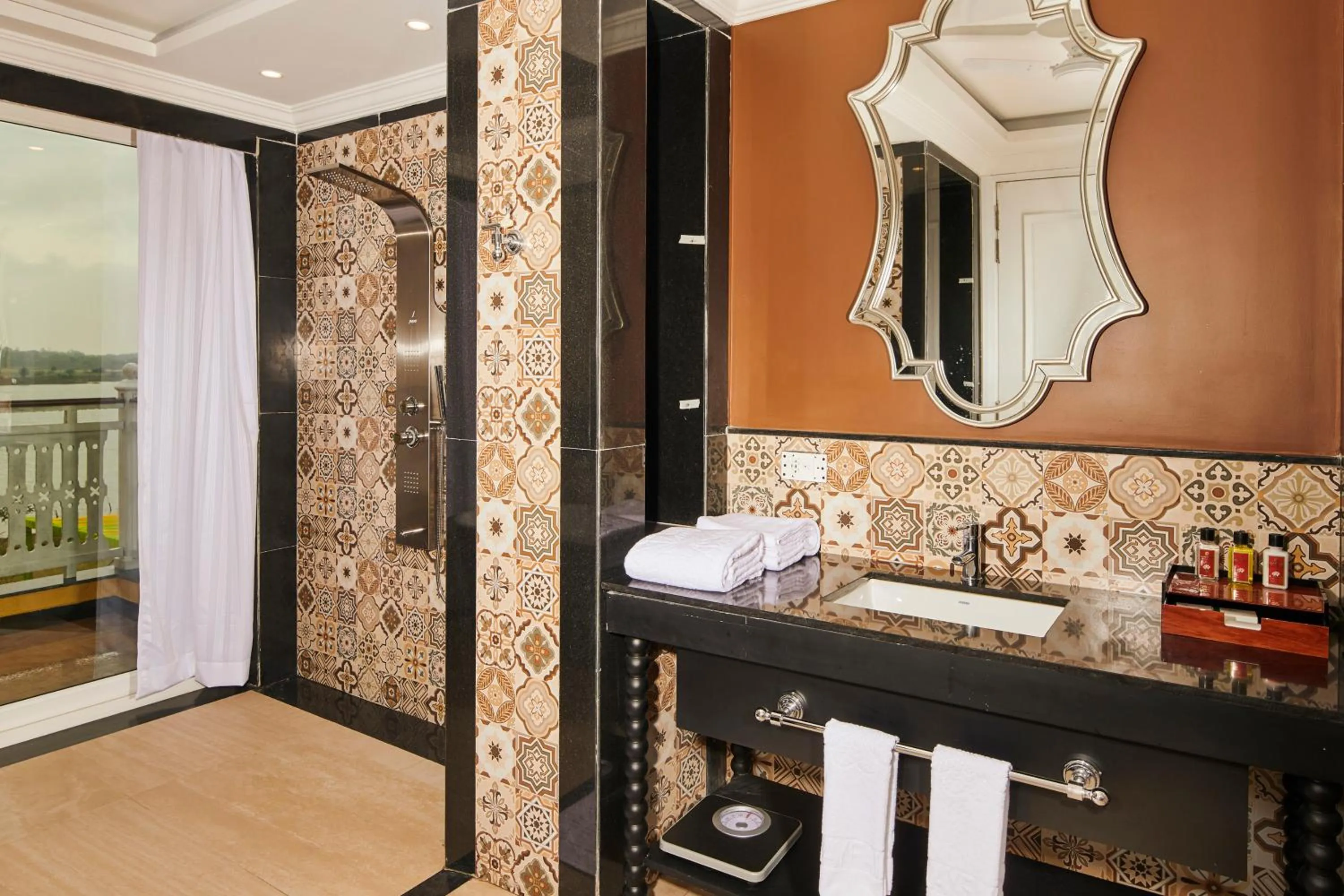 Property building in MAYFAIR Lake Resort