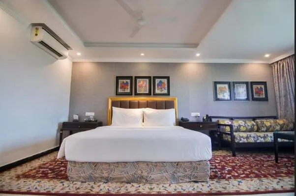 Bedroom, Bed in MAYFAIR Lake Resort