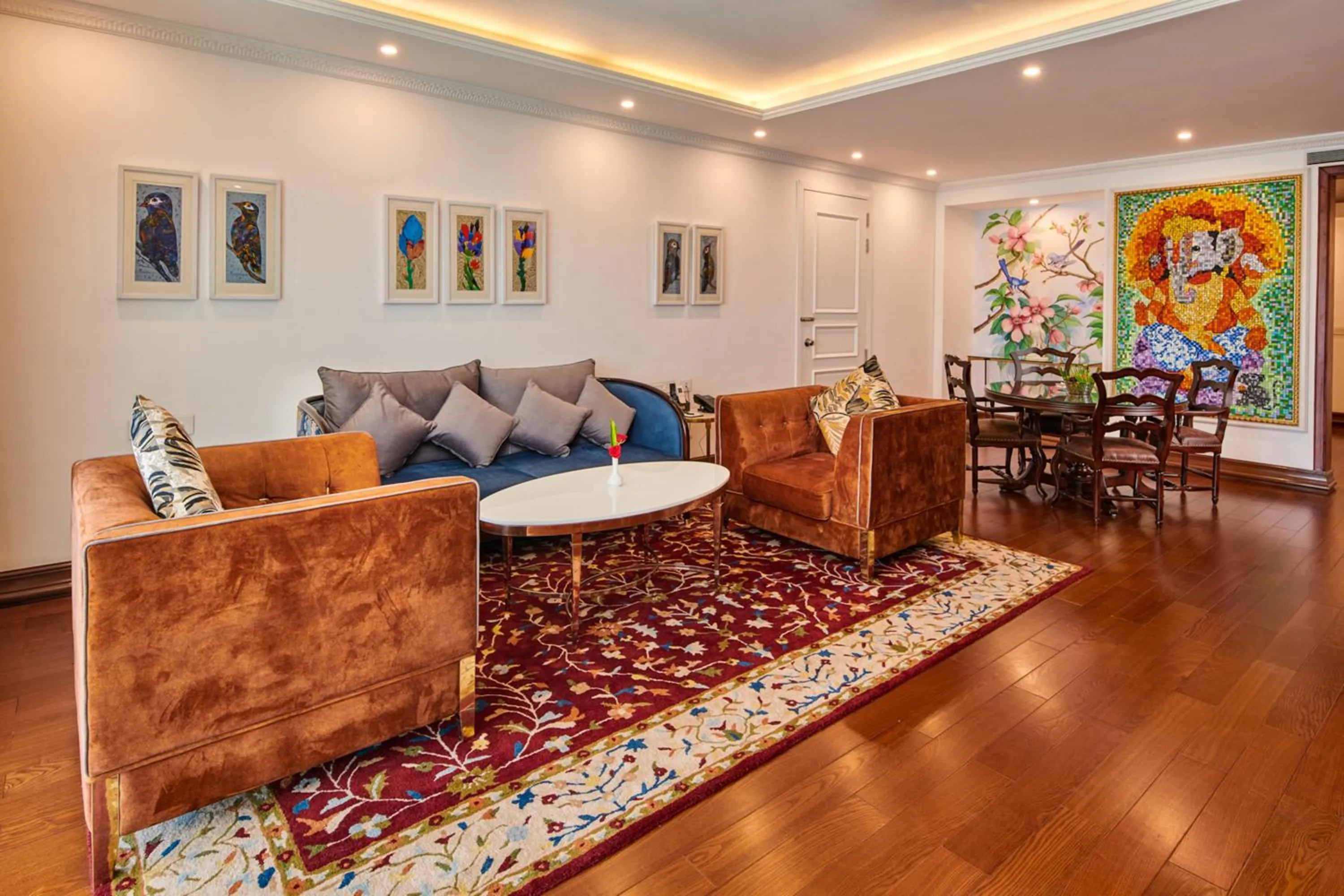 Living room in MAYFAIR Lake Resort