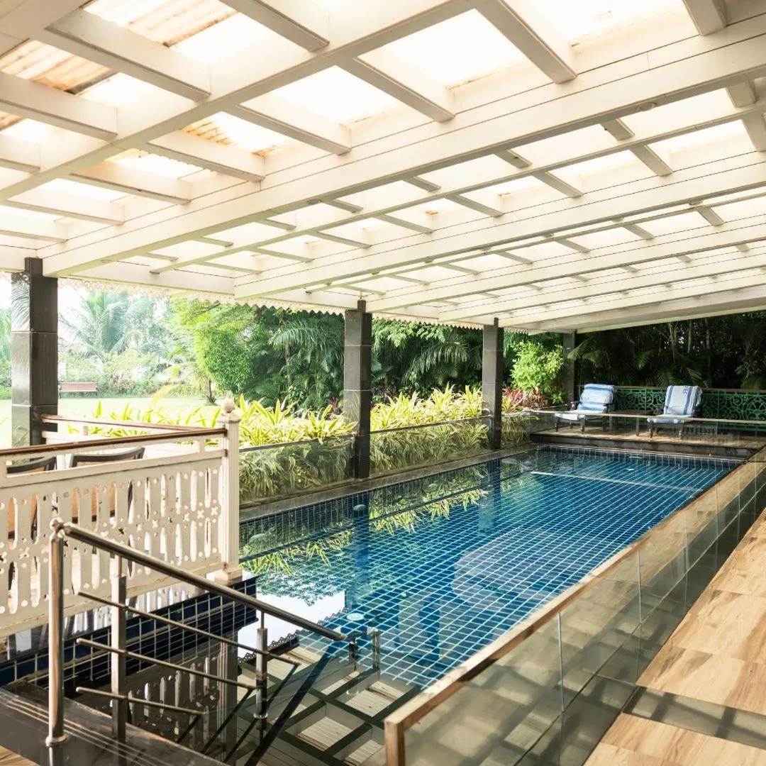 Pool view in MAYFAIR Lake Resort