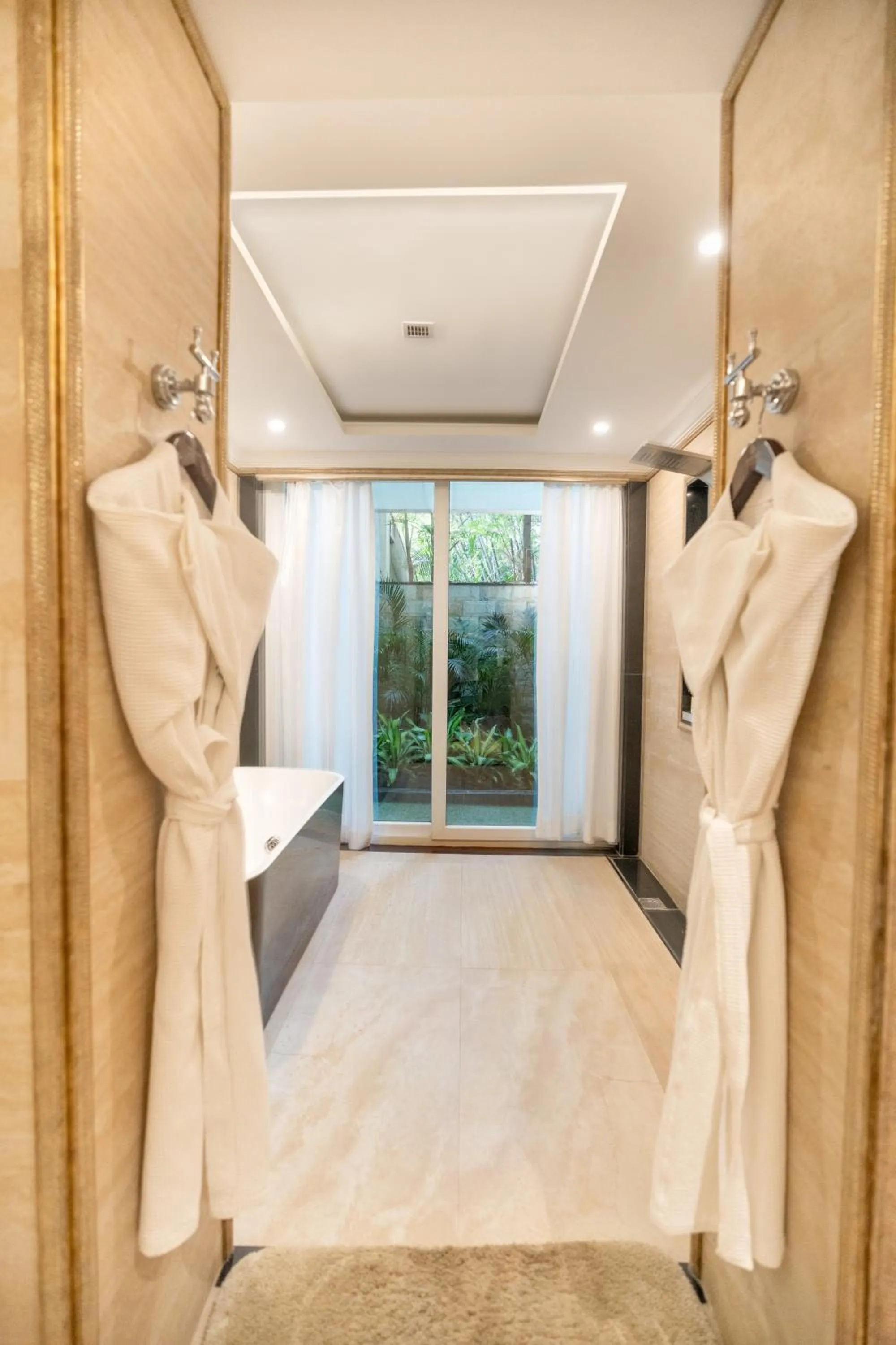 Bathroom in MAYFAIR Lake Resort