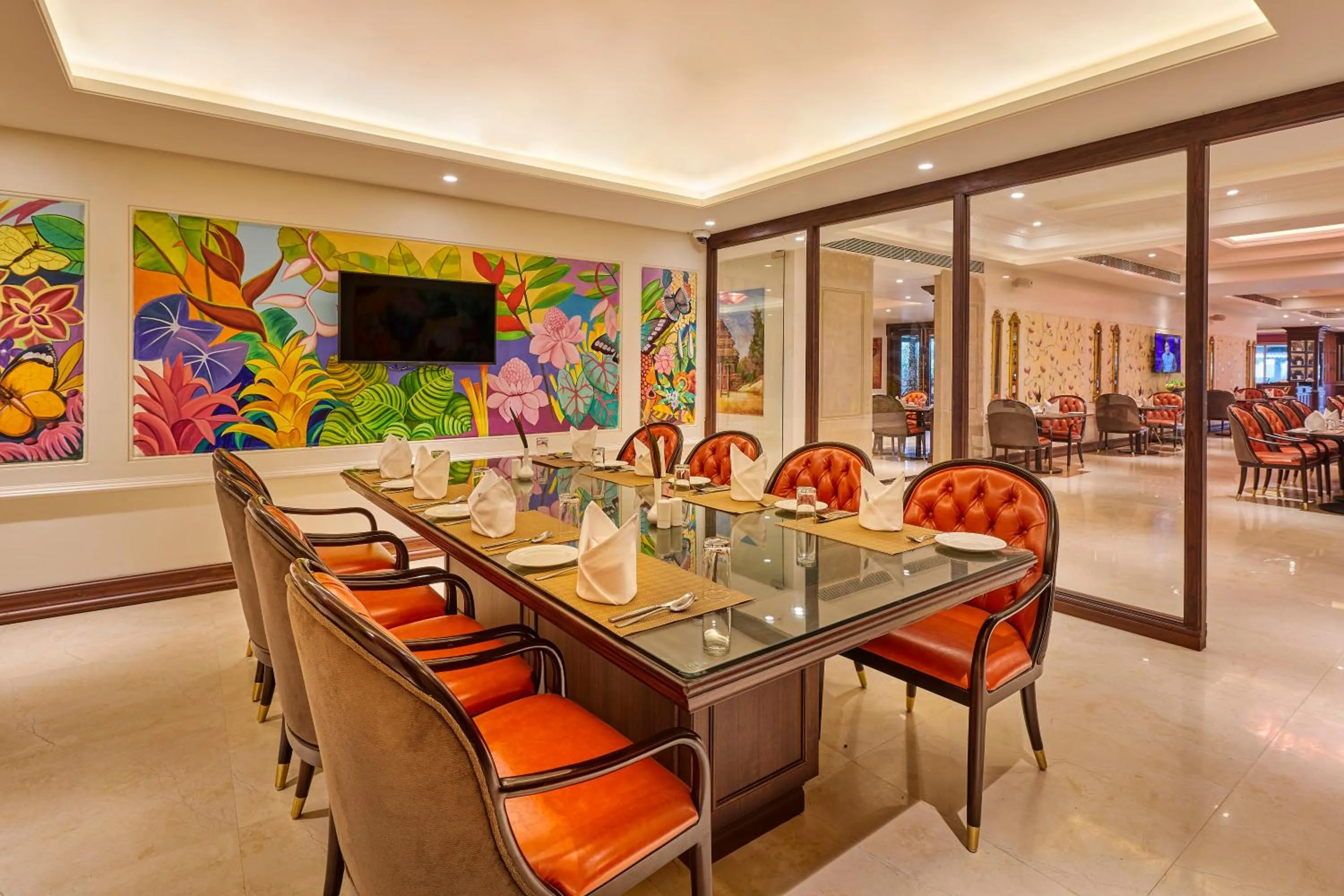 Breakfast in MAYFAIR Lake Resort