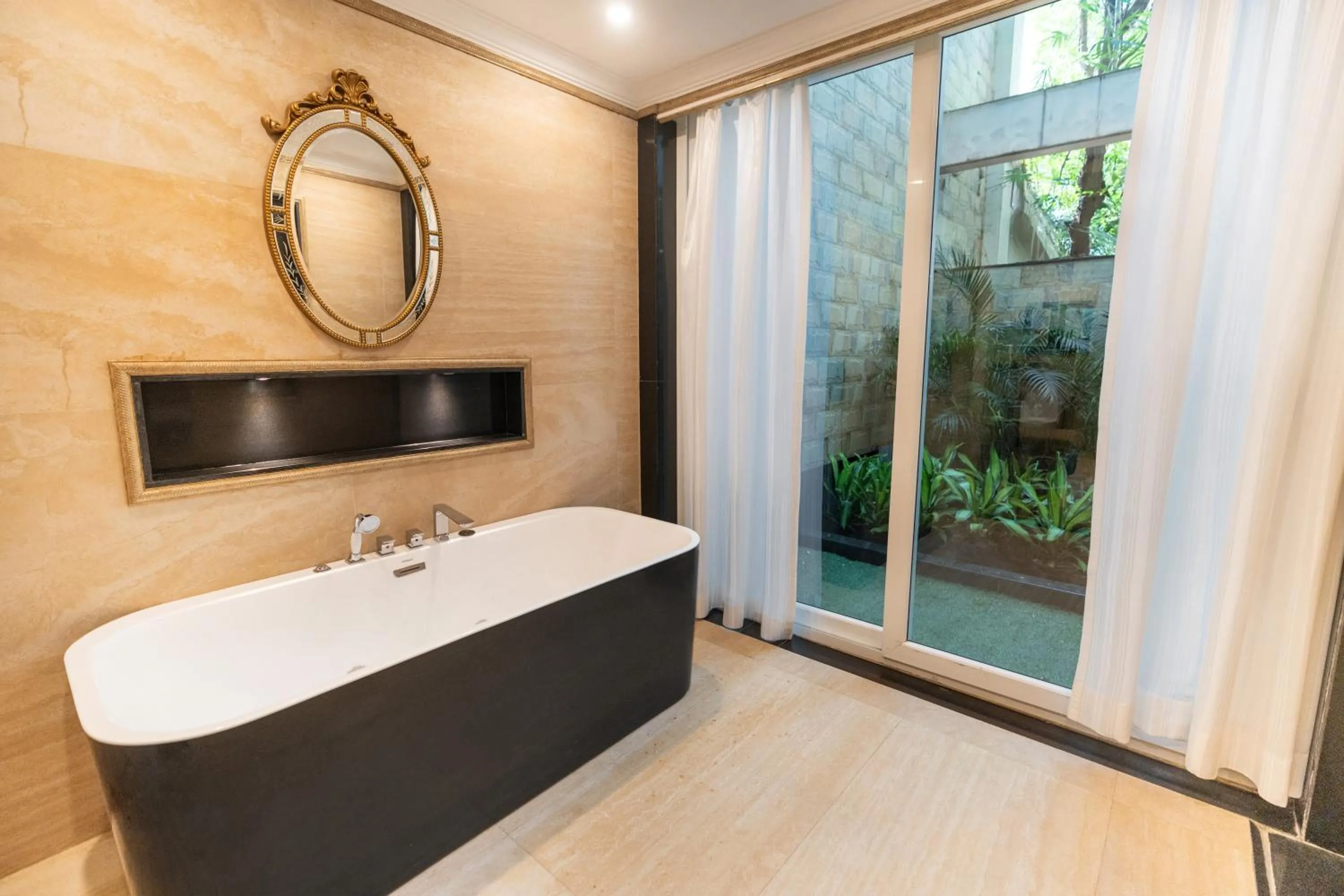 Bath in MAYFAIR Lake Resort