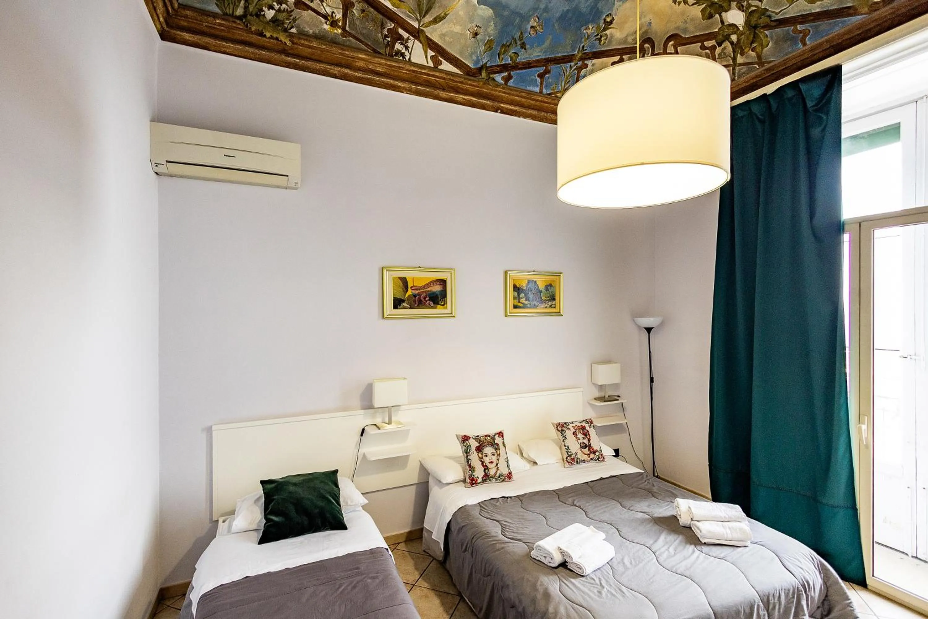 Triple Room with Private External Bathroom in Promenade B&B
