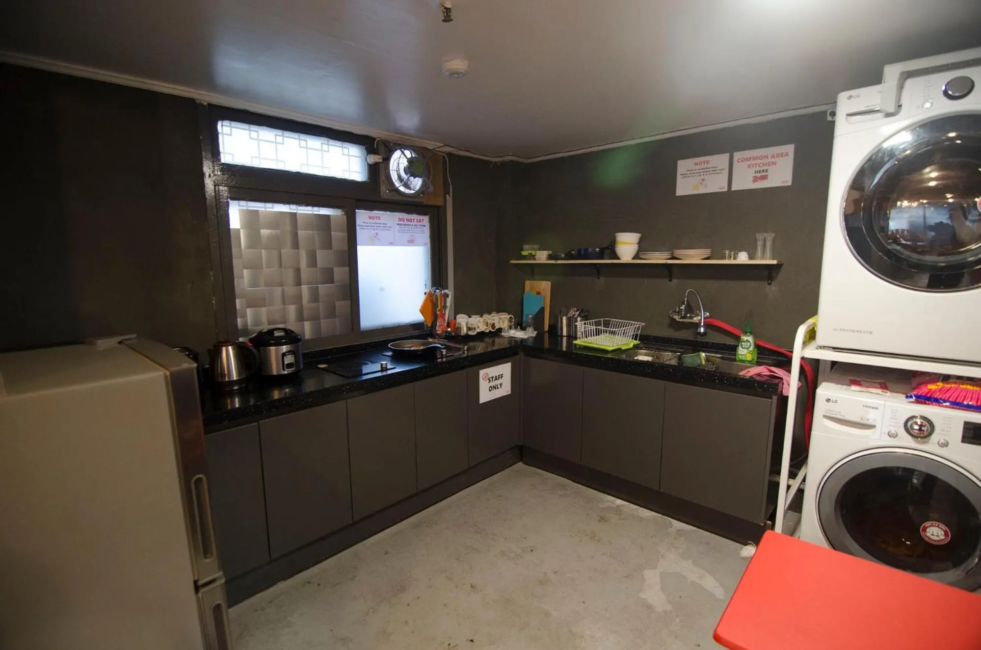 Communal kitchen in Kimchee Haeundae Guesthouse