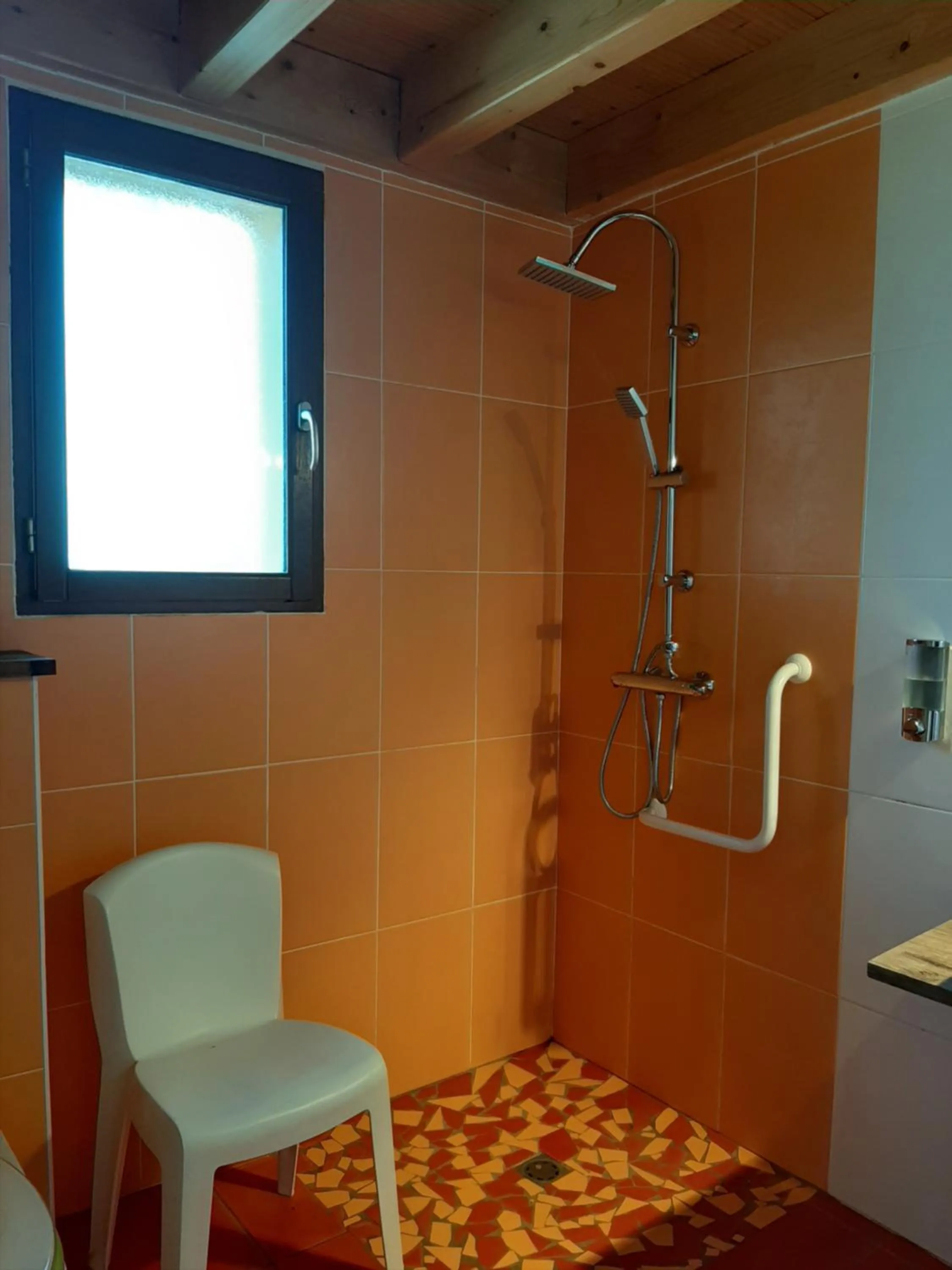 Shower in Le Grand Noyer