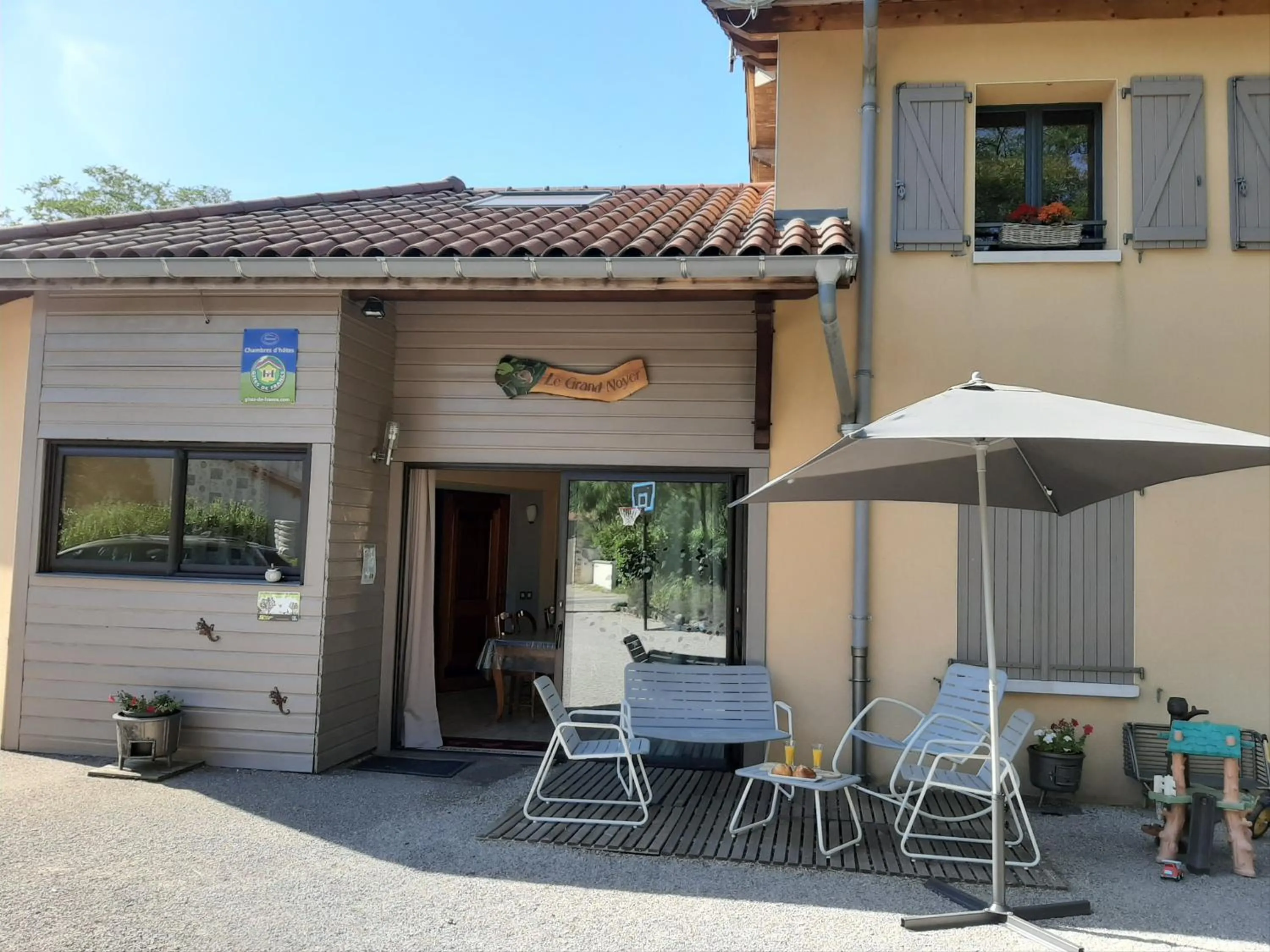 Patio in Le Grand Noyer