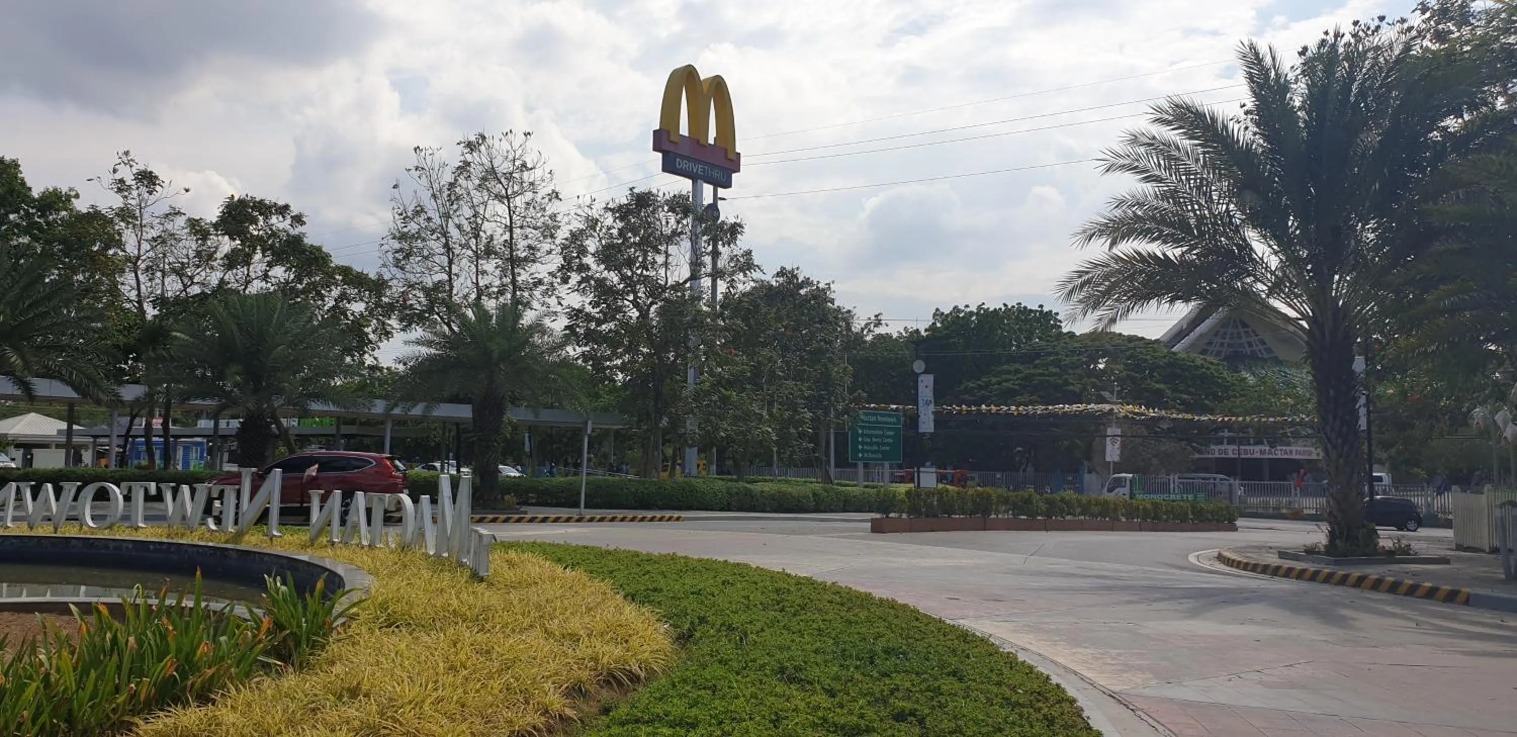 Mactan Newtown Condo with Garden and Ocean View 8NEWTOWN BLVD