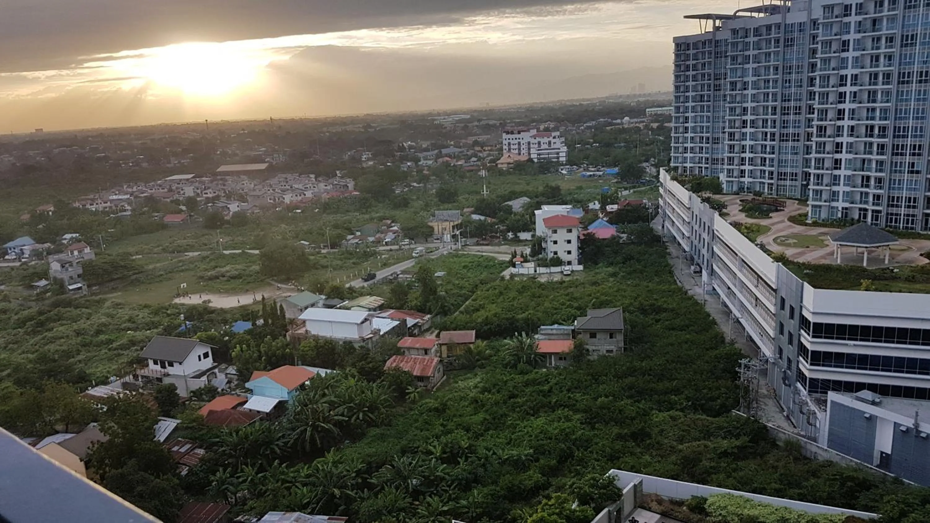 Mactan Newtown Condo with Garden and Ocean View 8NEWTOWN BLVD